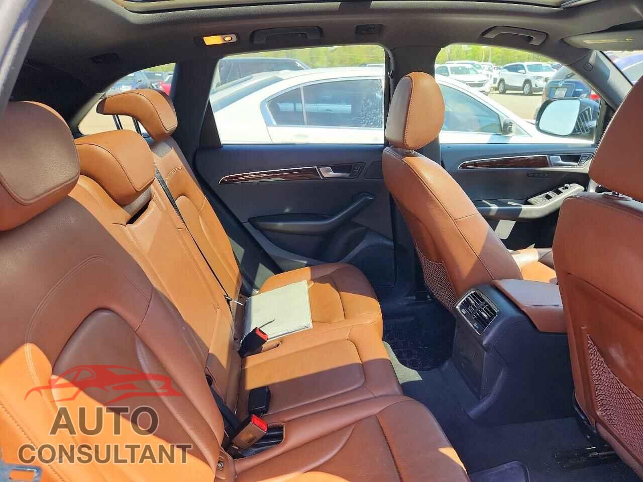 AUDI Q5 2010 - WA1LKAFP0AA112935