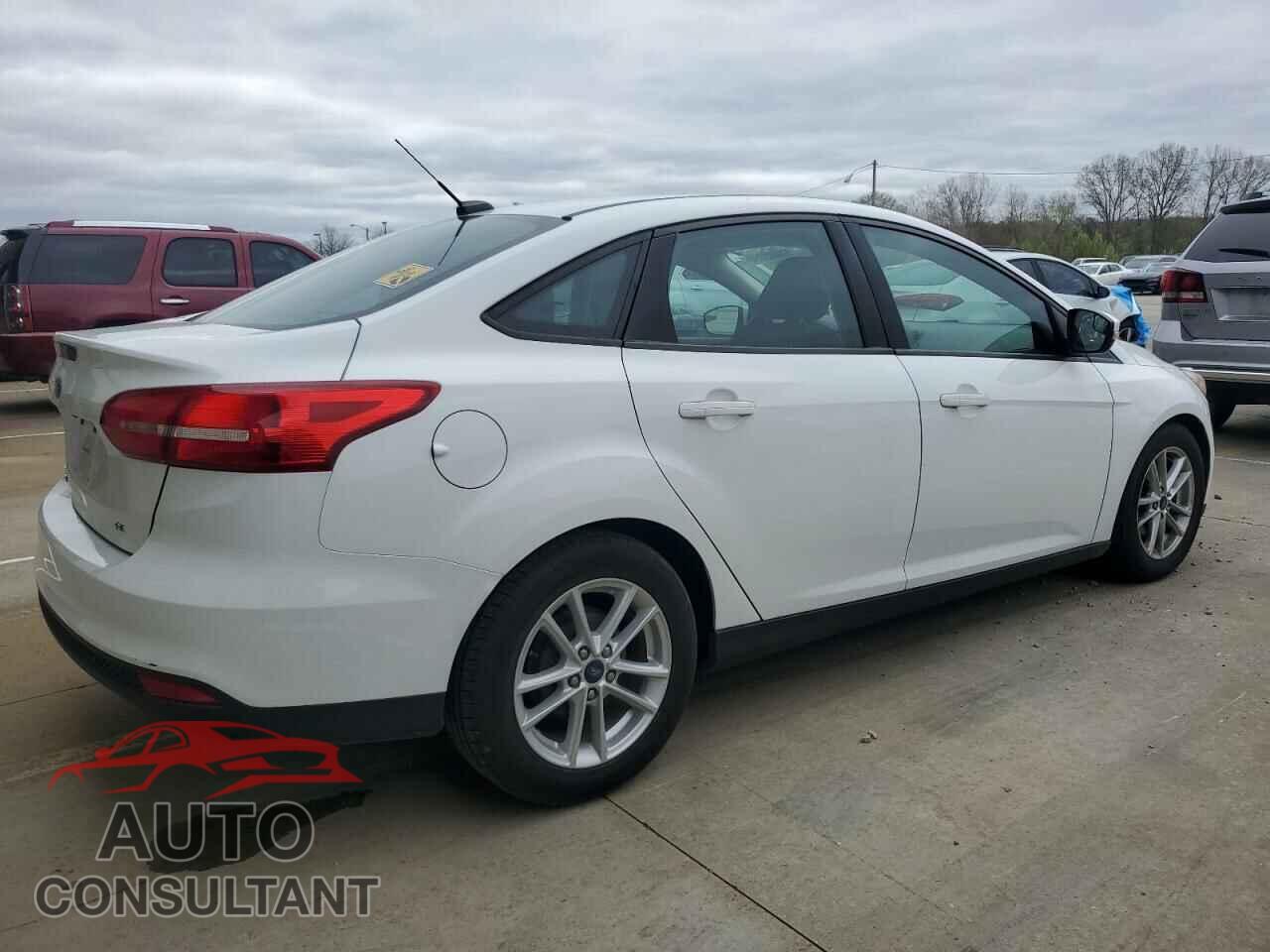 FORD FOCUS 2017 - 1FADP3F28HL249346