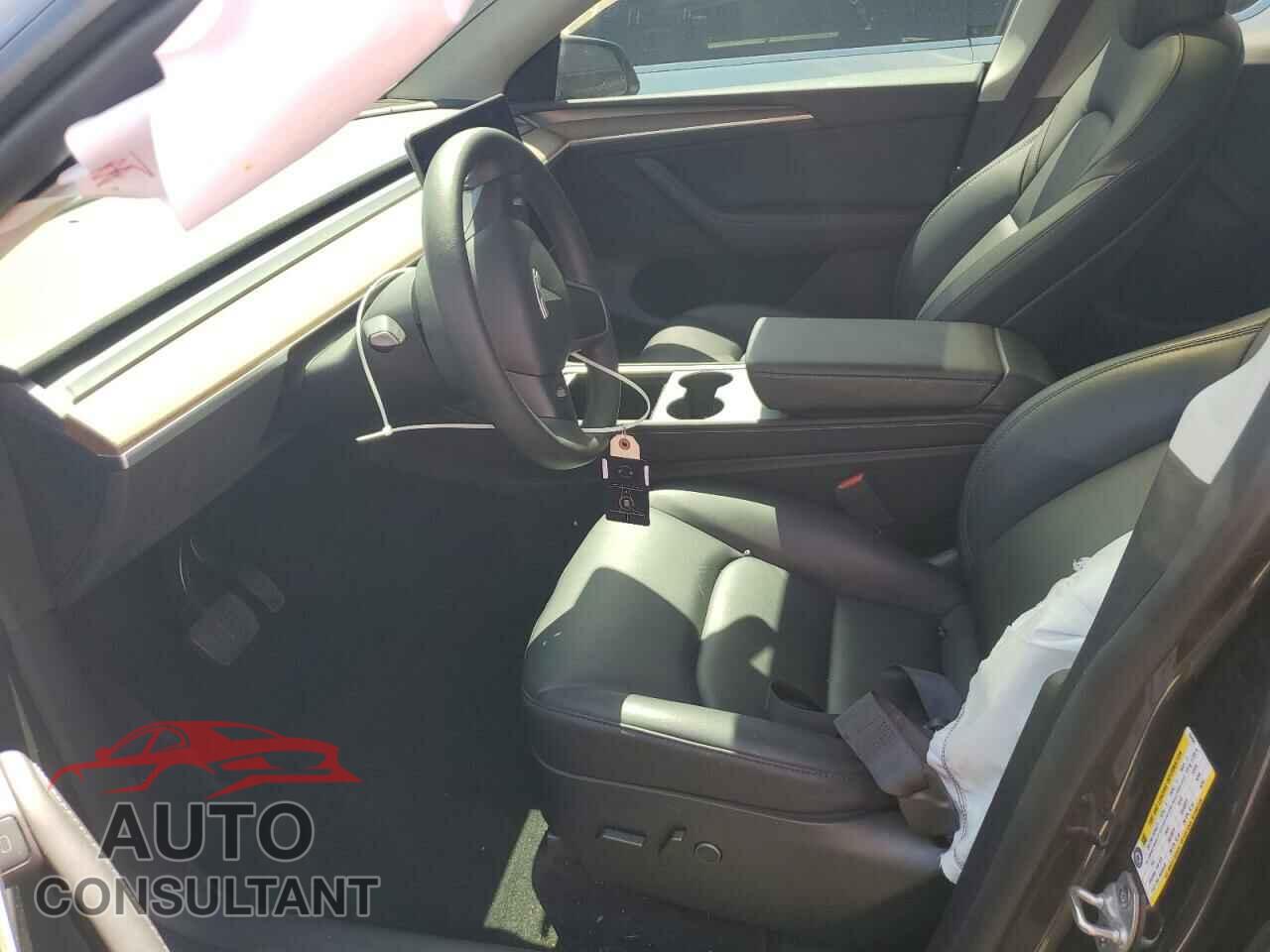 TESLA MODEL Y 2024 - 7SAYGDED7RF074101