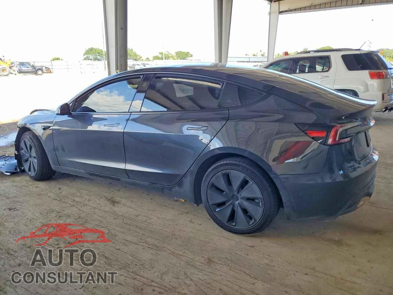 TESLA MODEL 3 2025 - 5YJ3E1EA7SF027996