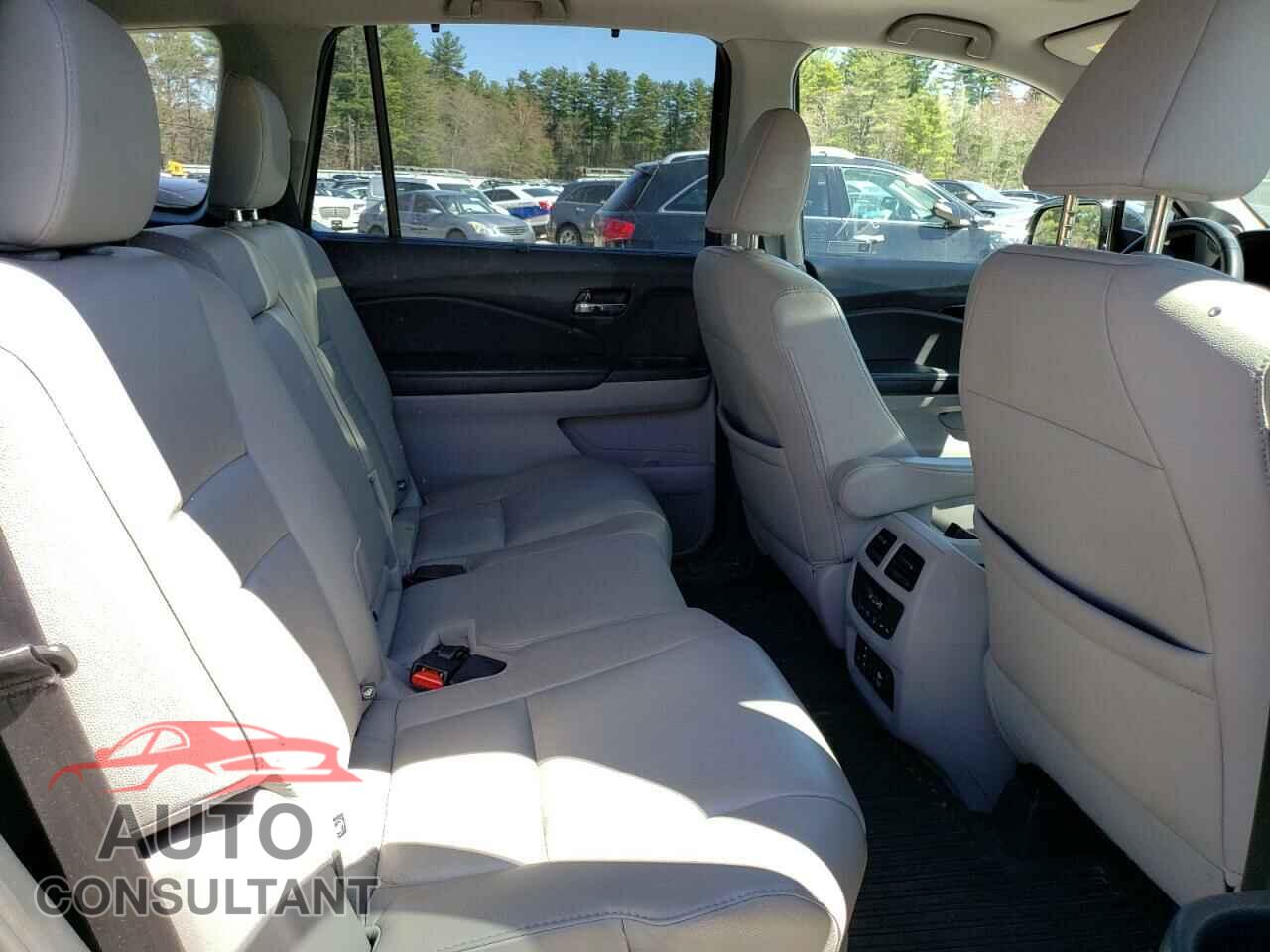 HONDA PILOT 2017 - 5FNYF6H95HB025156