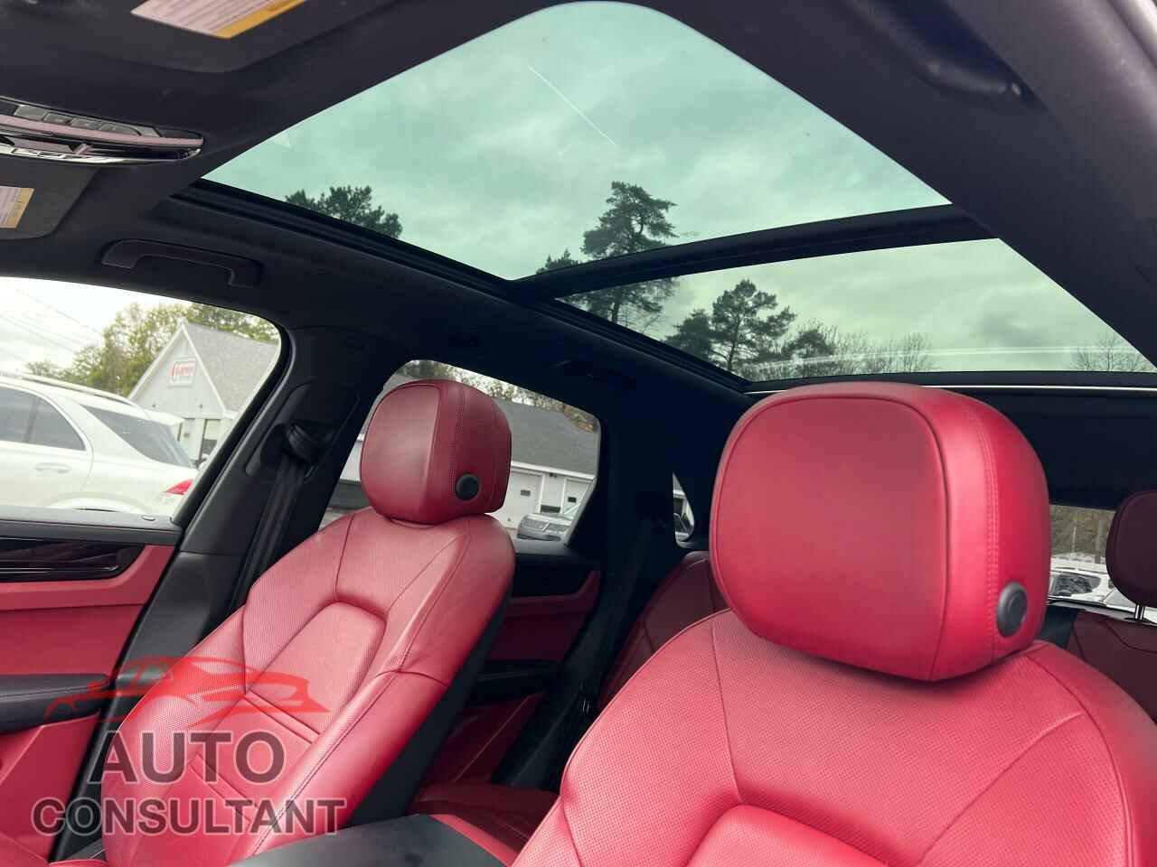 PORSCHE CAYENNE 2019 - WP1AE2AY7KDA51284