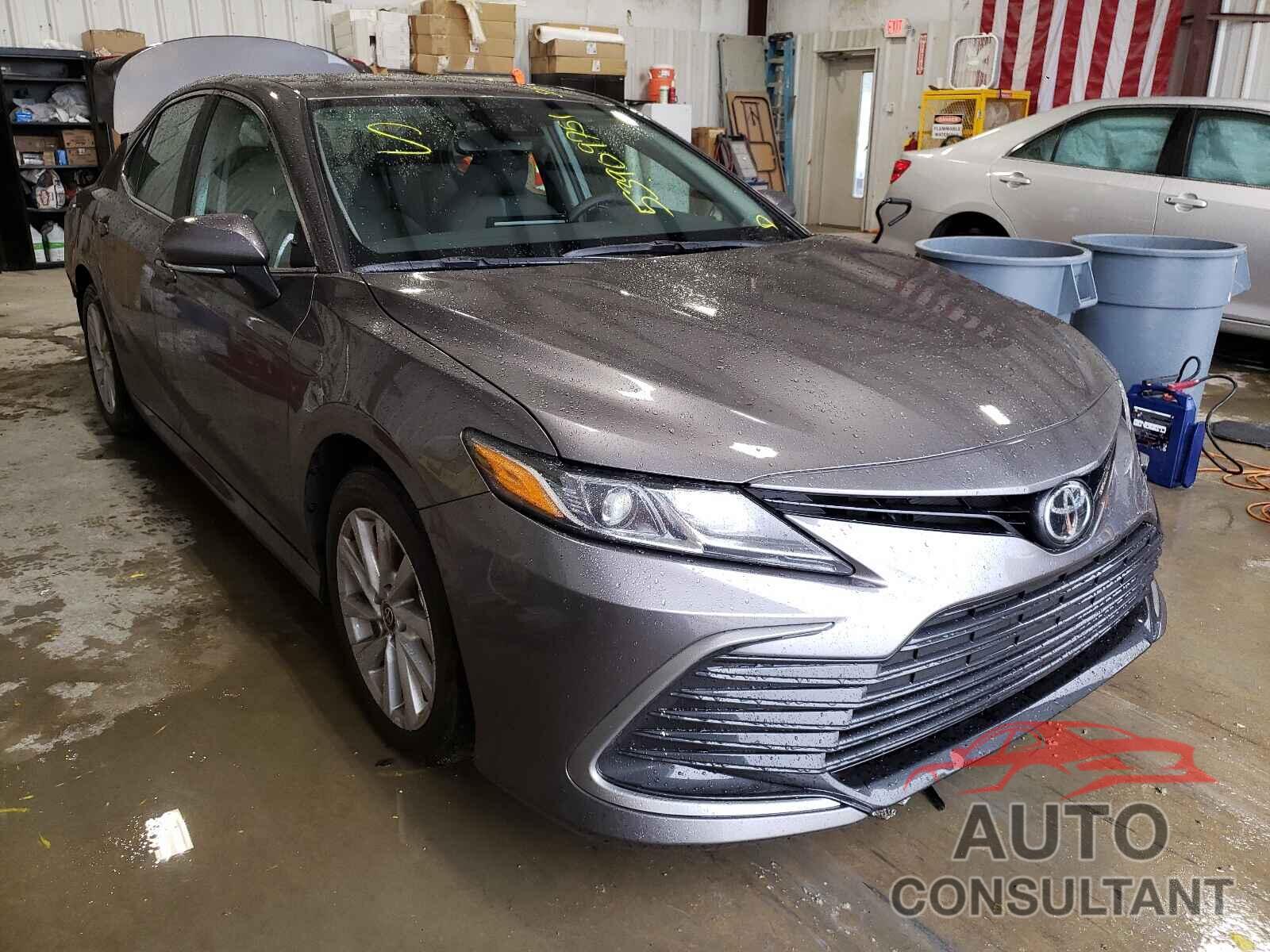 TOYOTA CAMRY 2021 - 4T1R11AK4MU572290