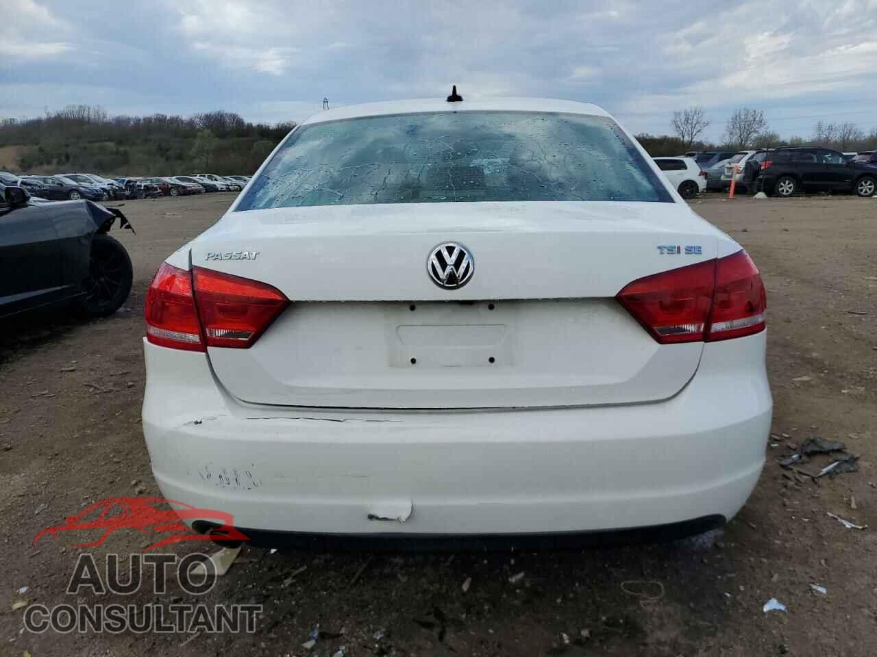 VOLKSWAGEN PASSAT 2015 - 1VWBT7A32FC054695
