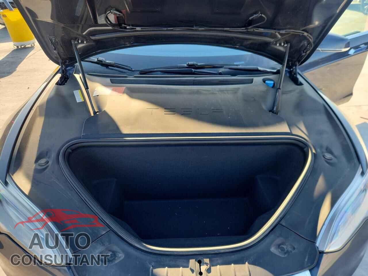 TESLA MODEL S 2017 - 5YJSA1E2XHF183779