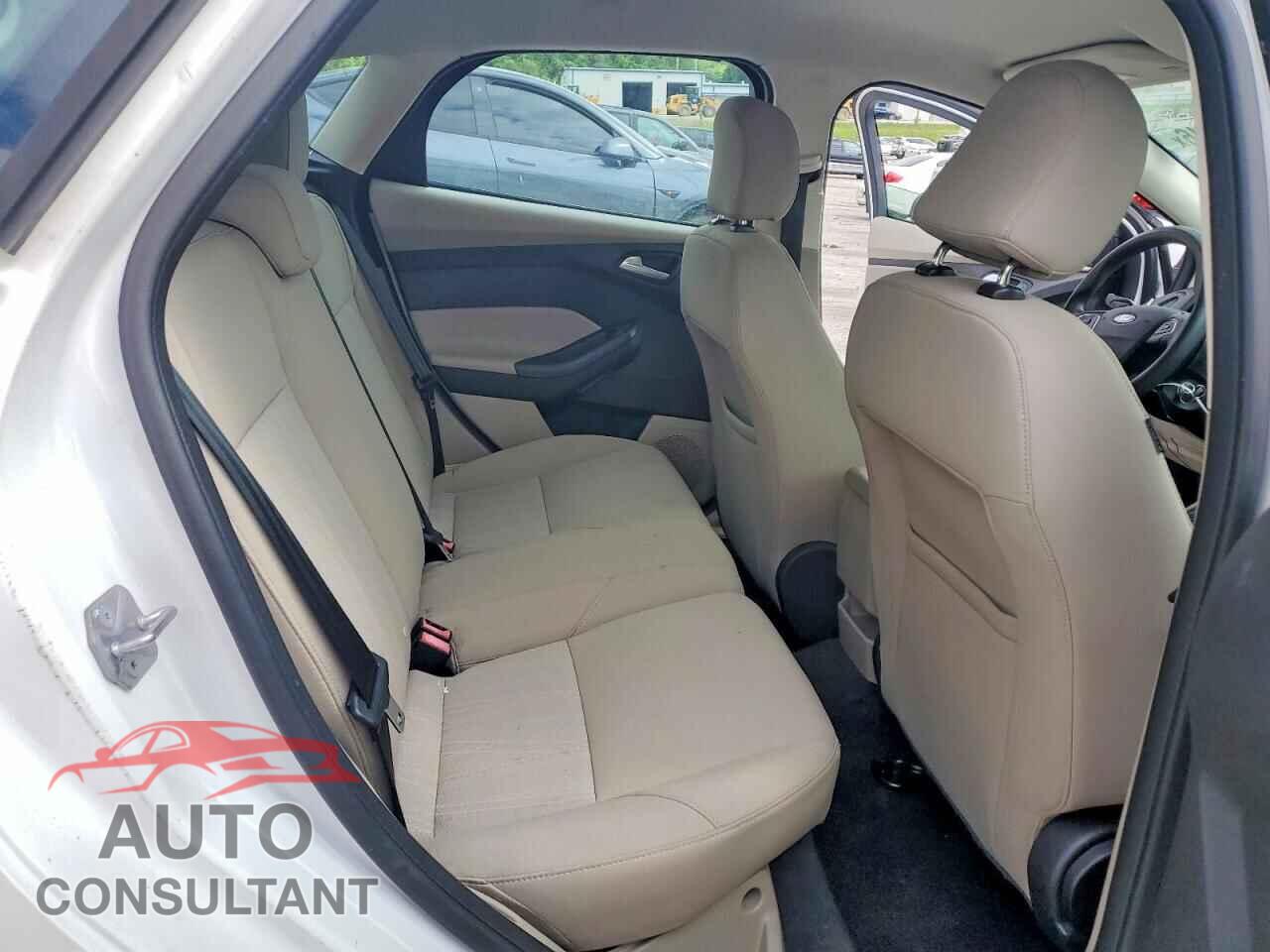FORD FOCUS 2016 - 1FADP3K28GL239341