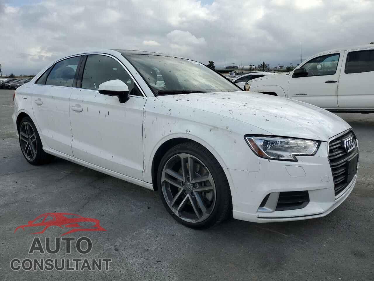 AUDI A3 2019 - WAUBEGFF3KA122893