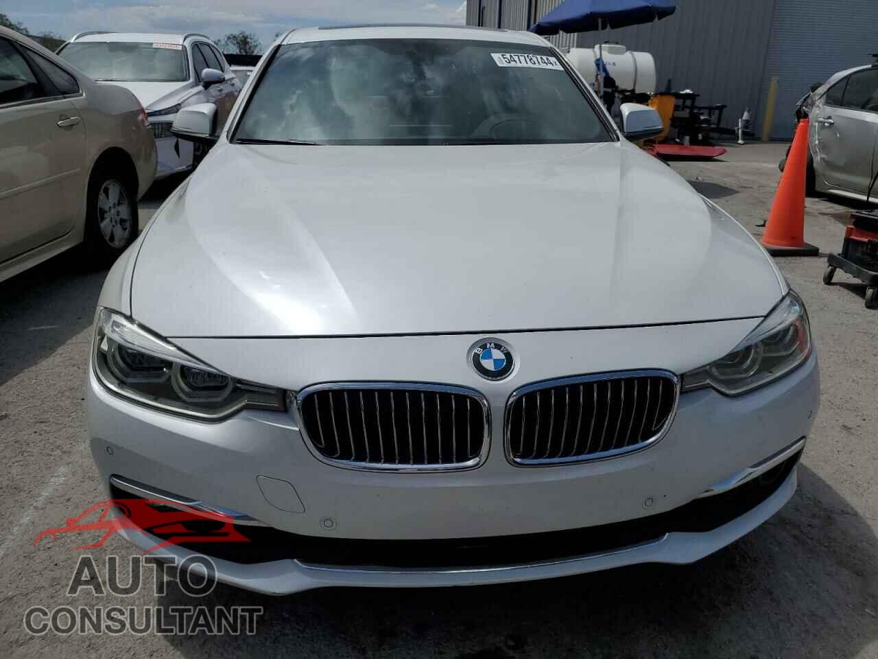 BMW 3 SERIES 2016 - WBA8E9G50GNU28199