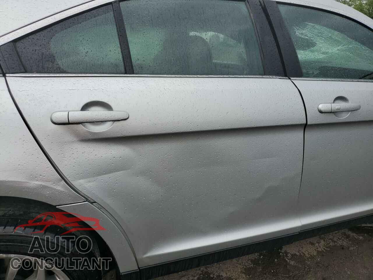 FORD TAURUS 2019 - 1FAHP2F82KG118610