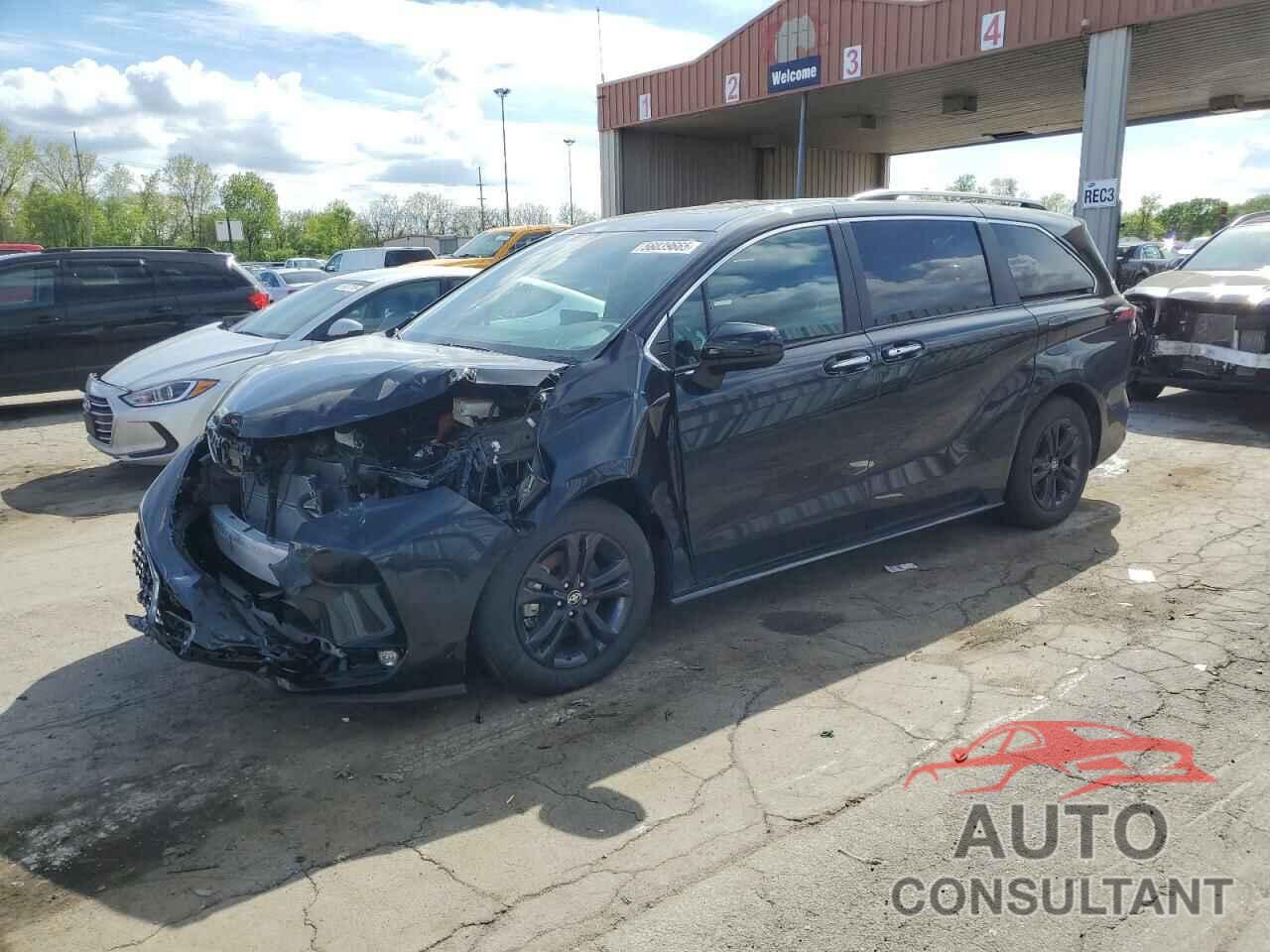 TOYOTA SIENNA 2024 - 5TDXSKFC0RS154398