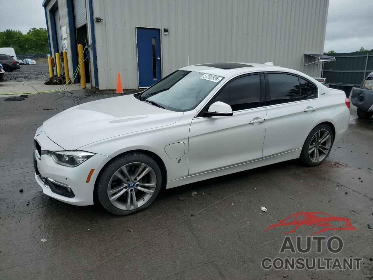BMW 3 SERIES 2017 - WBA8E1C35HA029870