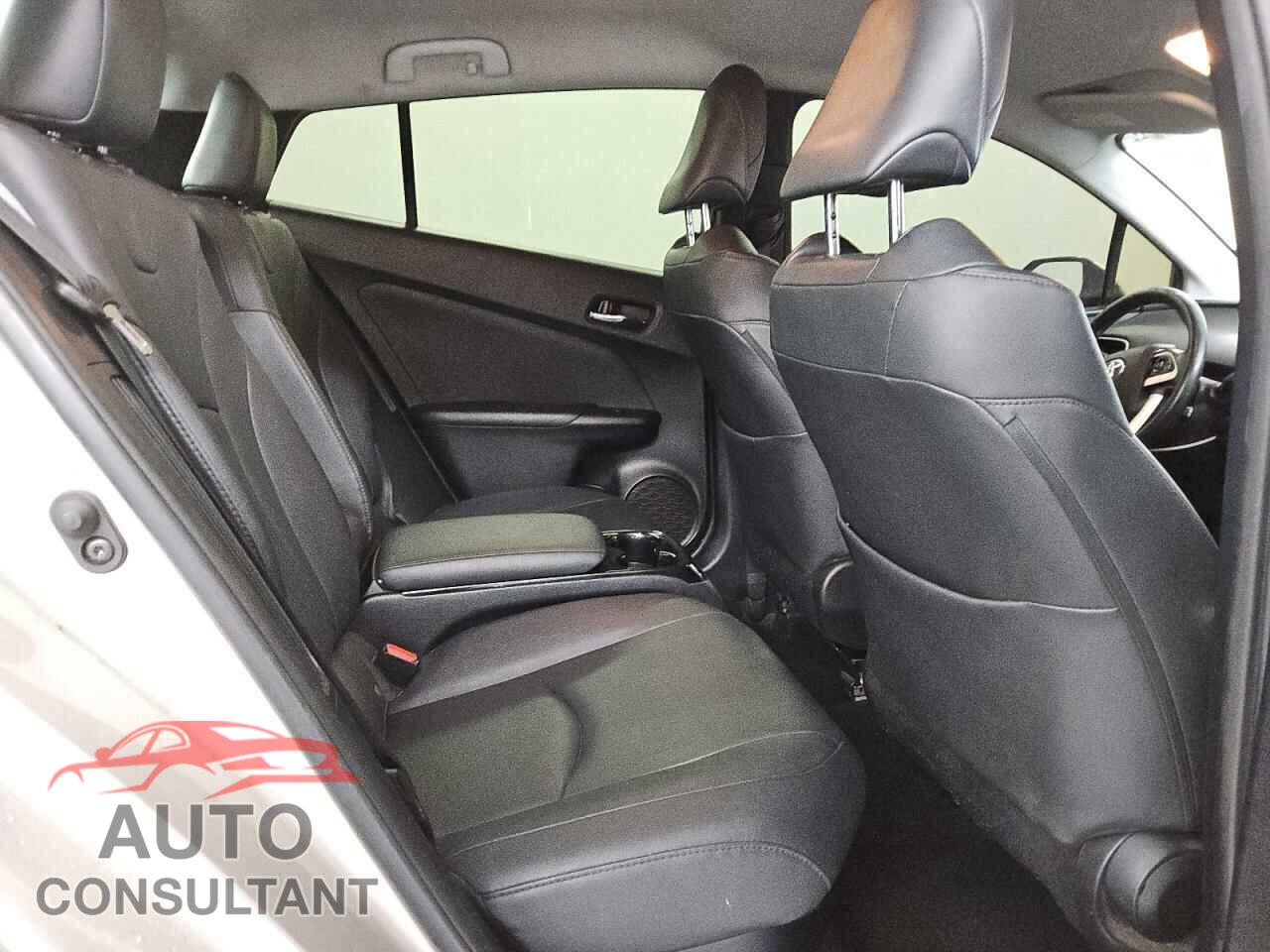 TOYOTA PRIUS 2018 - JTDKARFP8J3076001