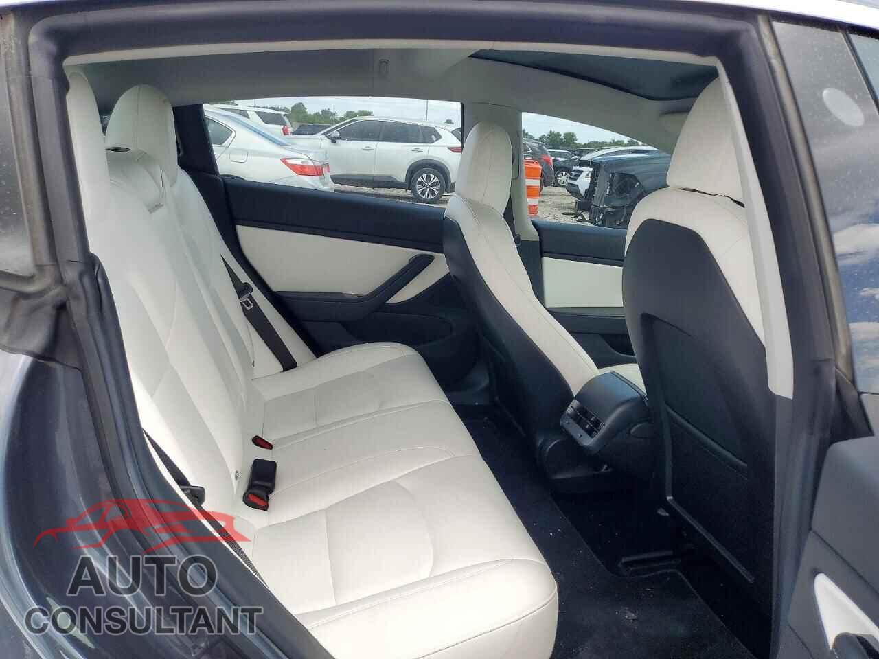 TESLA MODEL 3 2018 - 5YJ3E1EB7JF055143