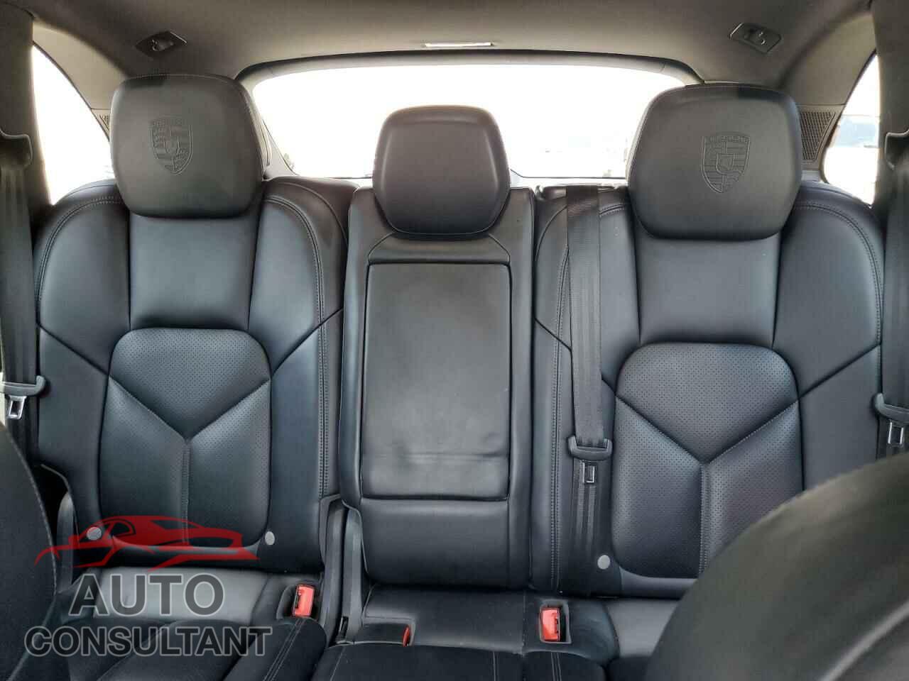 PORSCHE CAYENNE 2017 - WP1AA2A28HKA82393