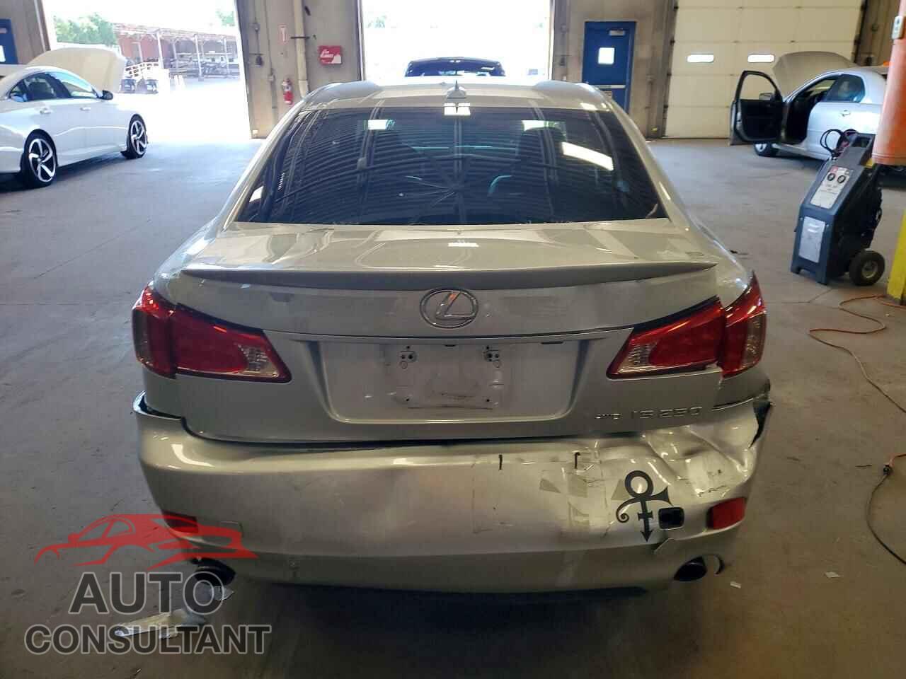 LEXUS IS 2012 - JTHCF5C22C5056100