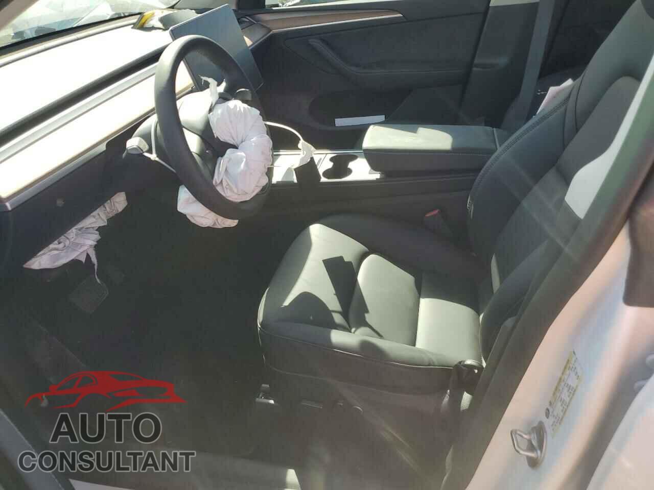 TESLA MODEL Y 2024 - 7SAYGAEE8RF048811
