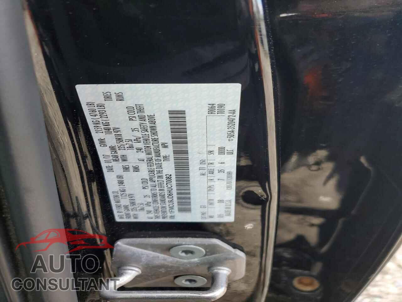 FORD ESCAPE 2017 - 1FMCU9JD6HUC70082