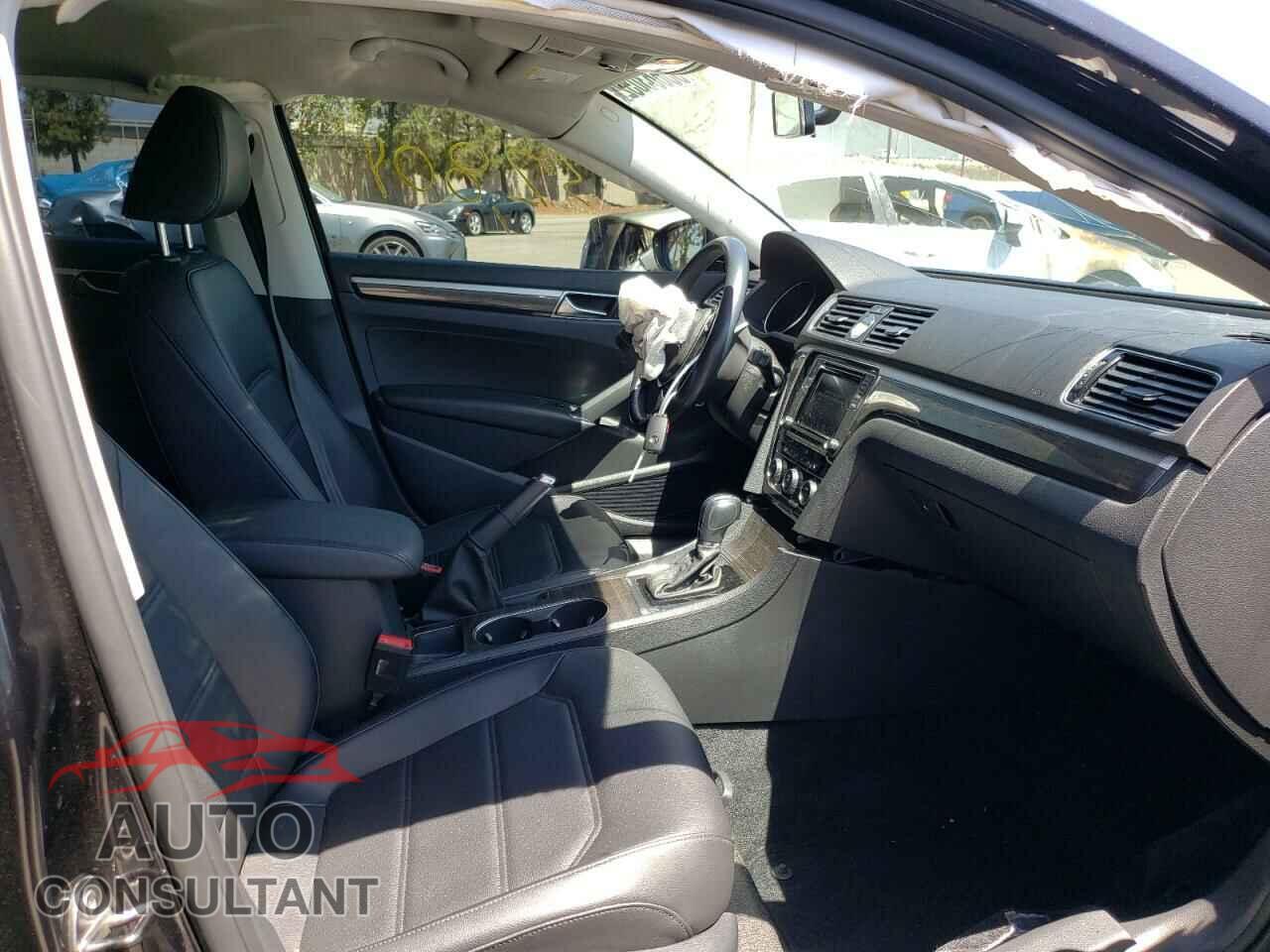 VOLKSWAGEN PASSAT 2017 - 1VWBT7A37HC062438