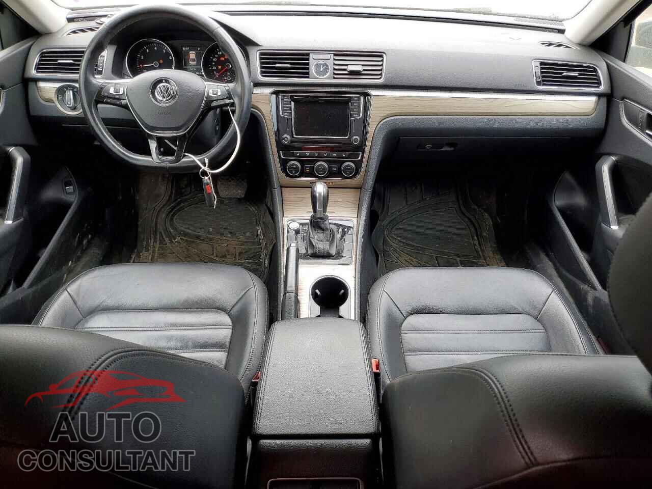 VOLKSWAGEN PASSAT 2017 - 1VWCT7A38HC046673