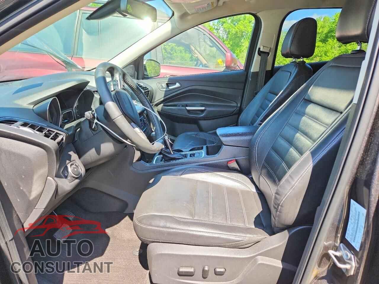 FORD ESCAPE 2017 - 1FMCU0JD6HUE45815