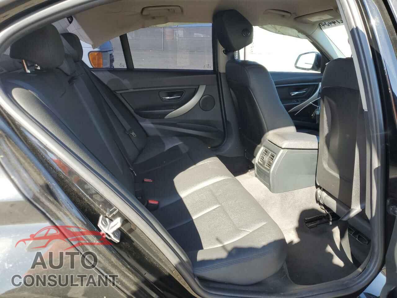 BMW 3 SERIES 2017 - WBA8E1G51HNU15111
