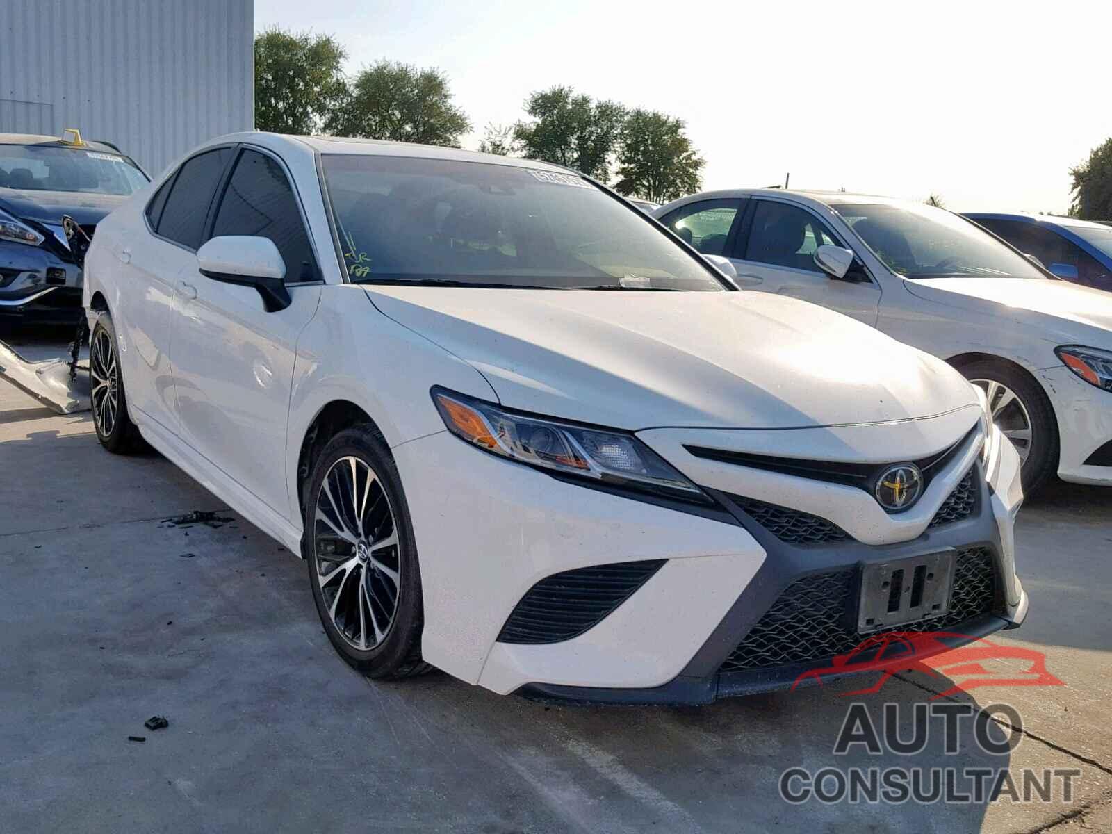 TOYOTA CAMRY 2018 - 4T1B11HK1JU016876