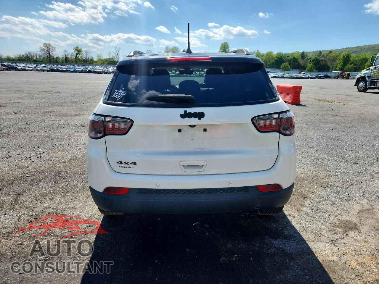 JEEP COMPASS 2018 - 3C4NJDBB6JT301577