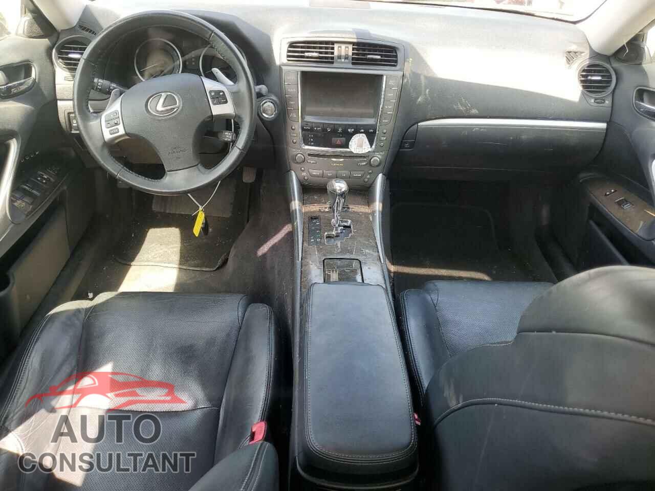 LEXUS IS 2011 - JTHCF5C26B5049892