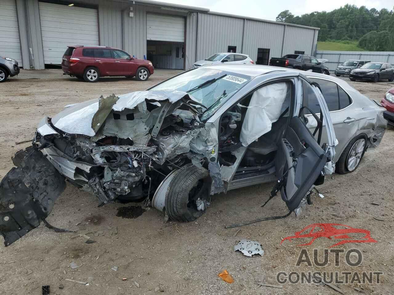 TOYOTA CAMRY 2022 - 4T1C11AK0NU072845
