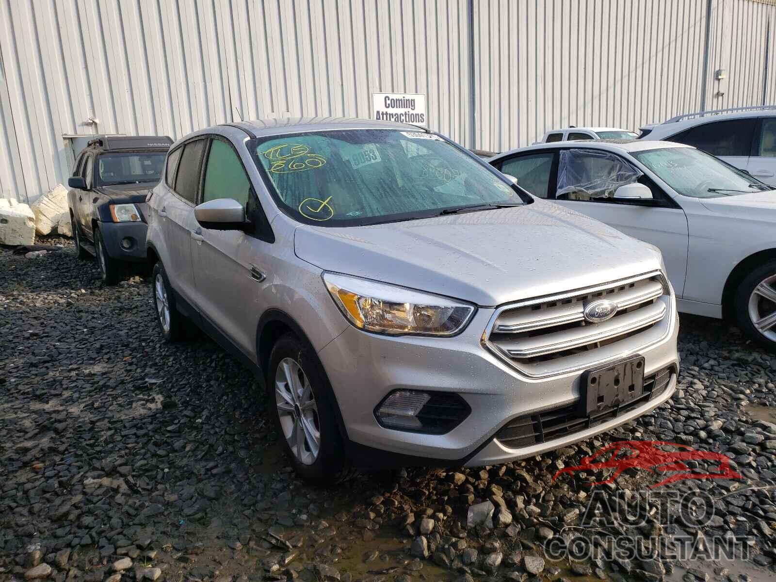 FORD ESCAPE 2017 - 1FMCU0GD4HUB05831
