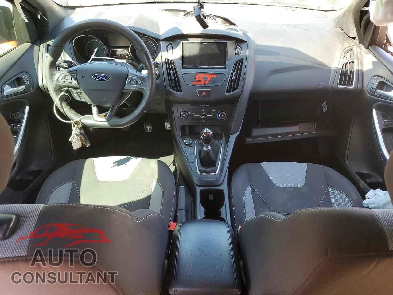 FORD FOCUS 2017 - 1FADP3L92HL215114