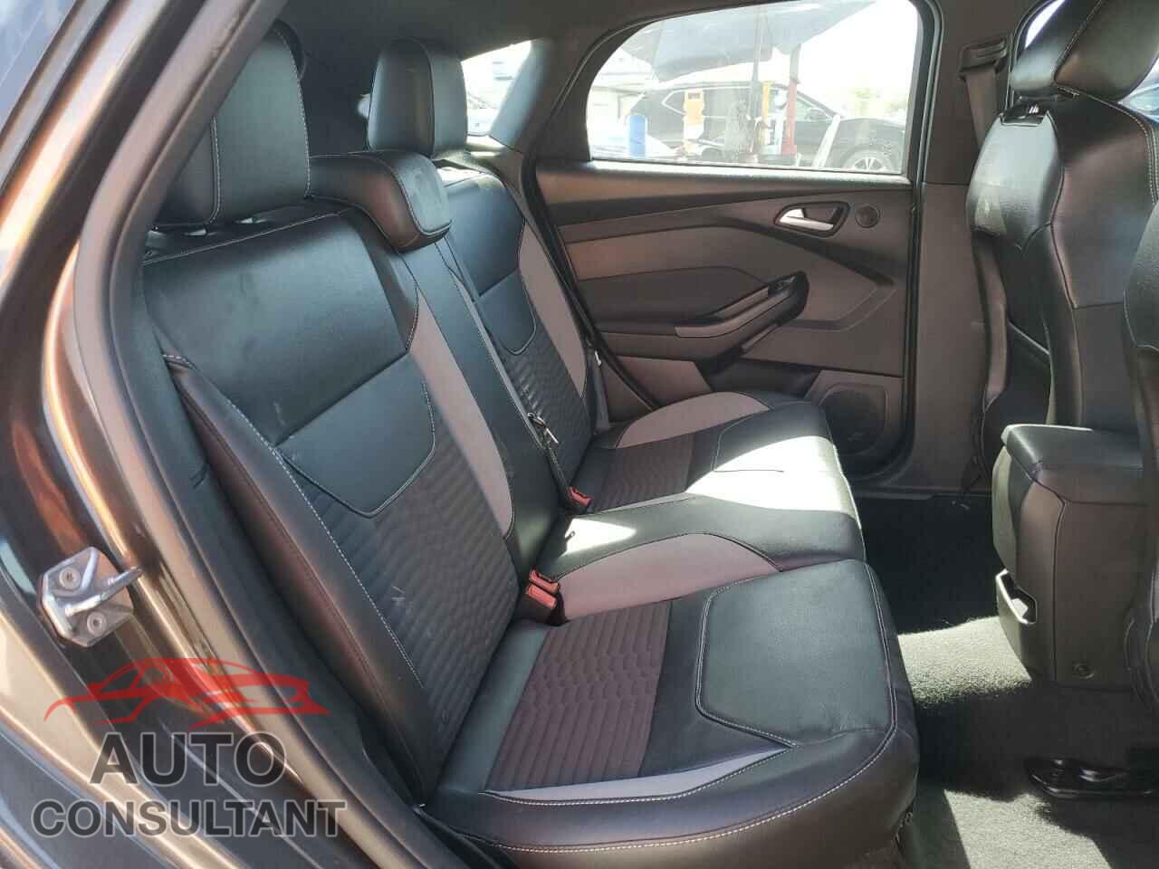 FORD FOCUS 2016 - 1FADP3L93GL276003