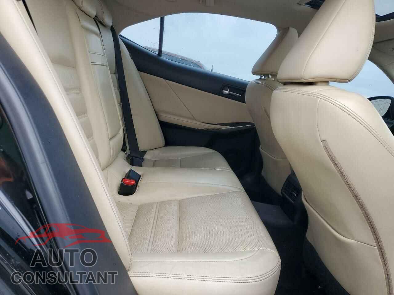 LEXUS IS 2014 - JTHBE1D27E5002011