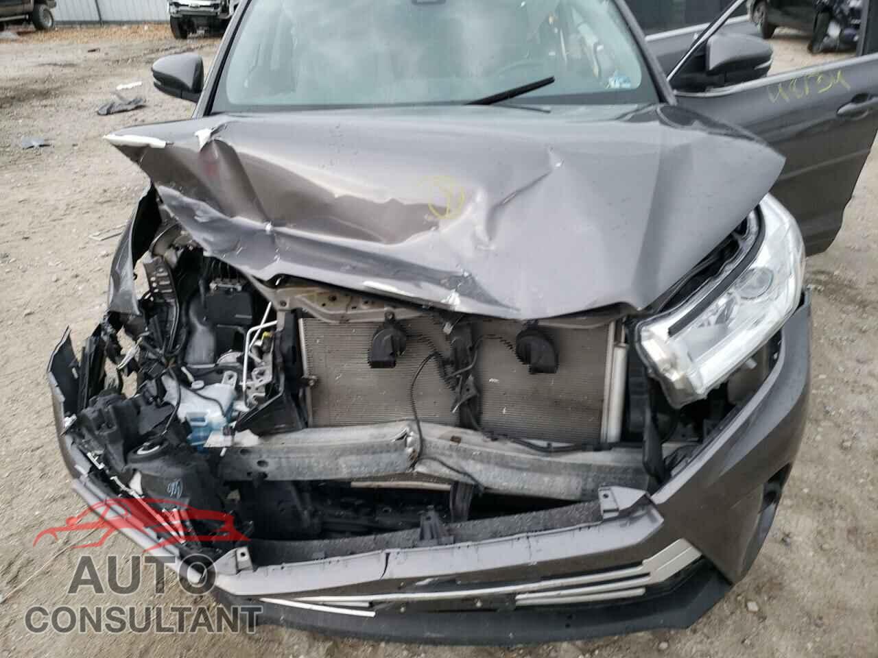 TOYOTA HIGHLANDER 2018 - 5TDBZRFH3JS843401
