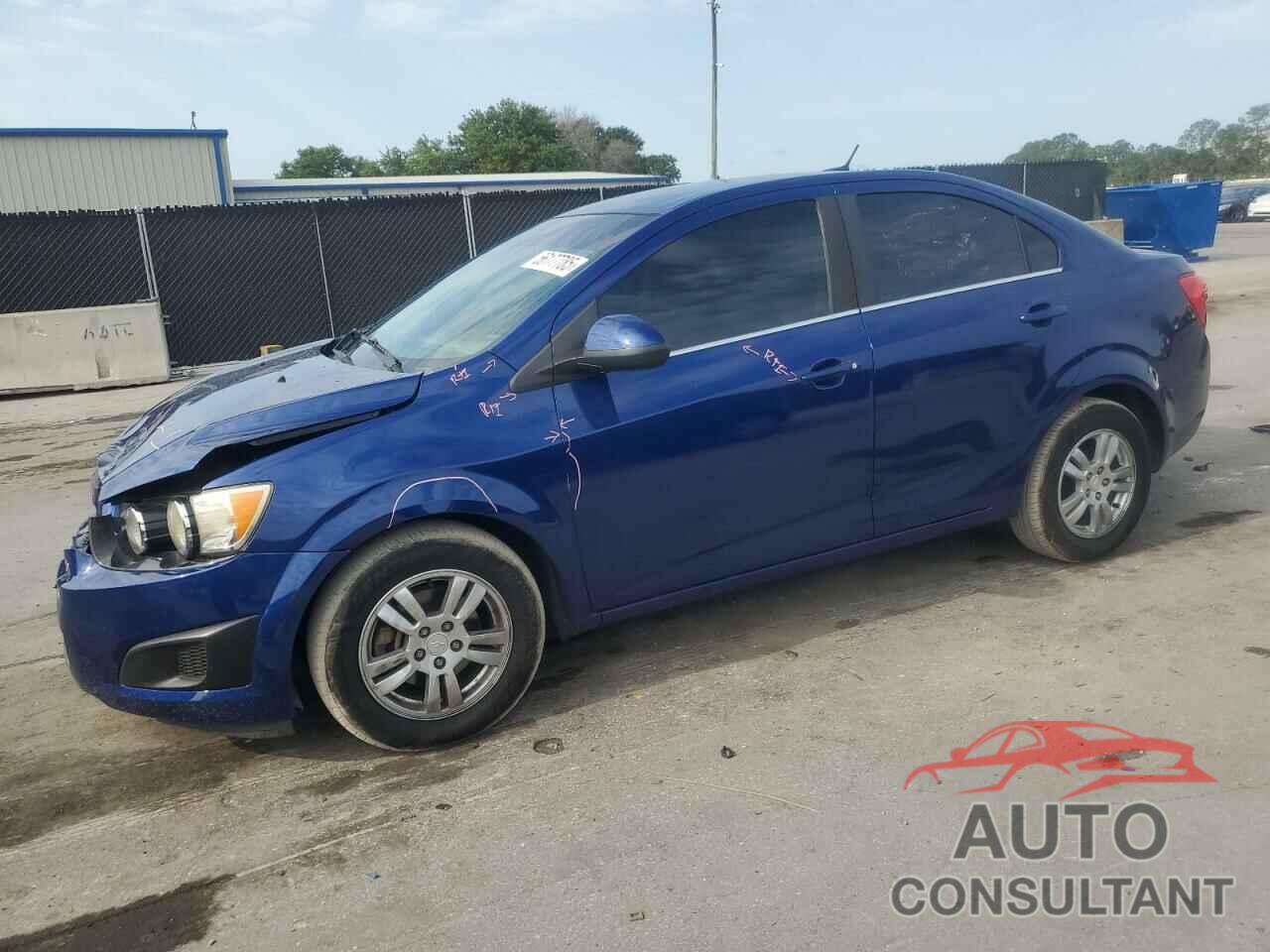 CHEVROLET SONIC 2013 - 1G1JC5SH1D4107495