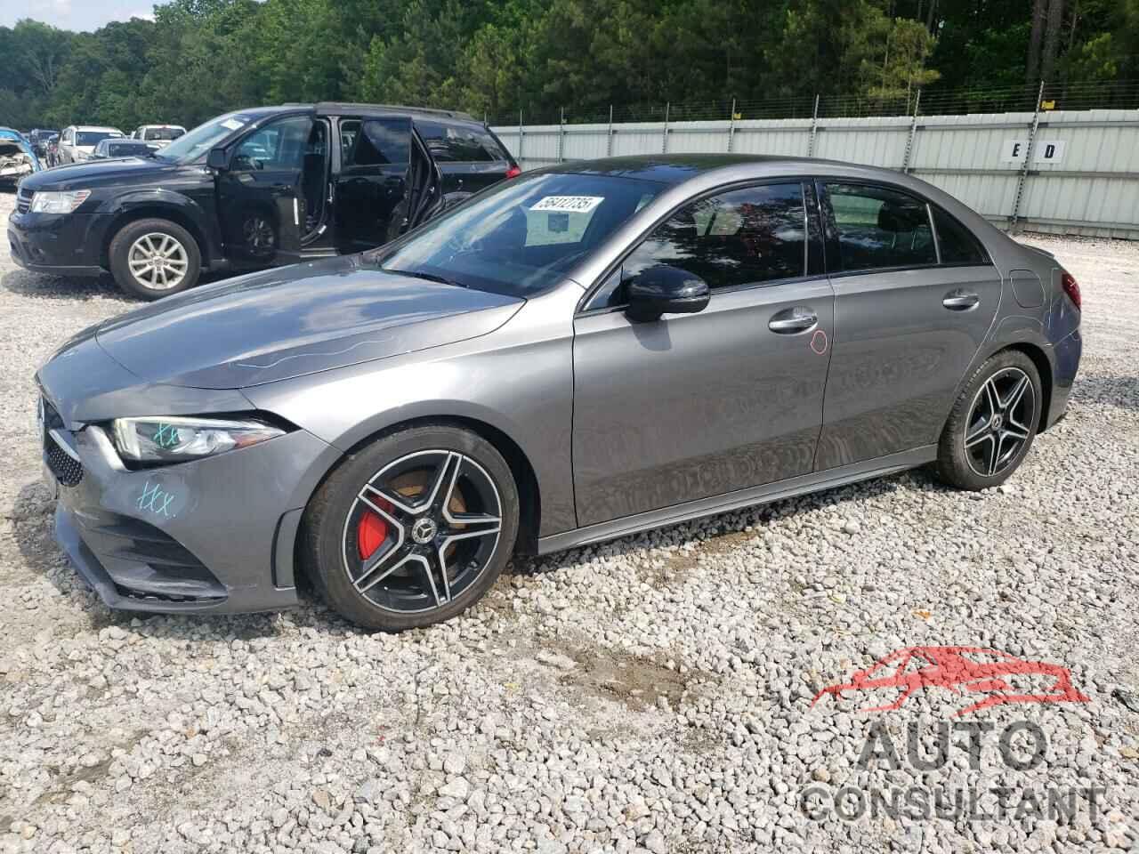 MERCEDES-BENZ A-CLASS 2019 - WDD3G4FB1KW001396