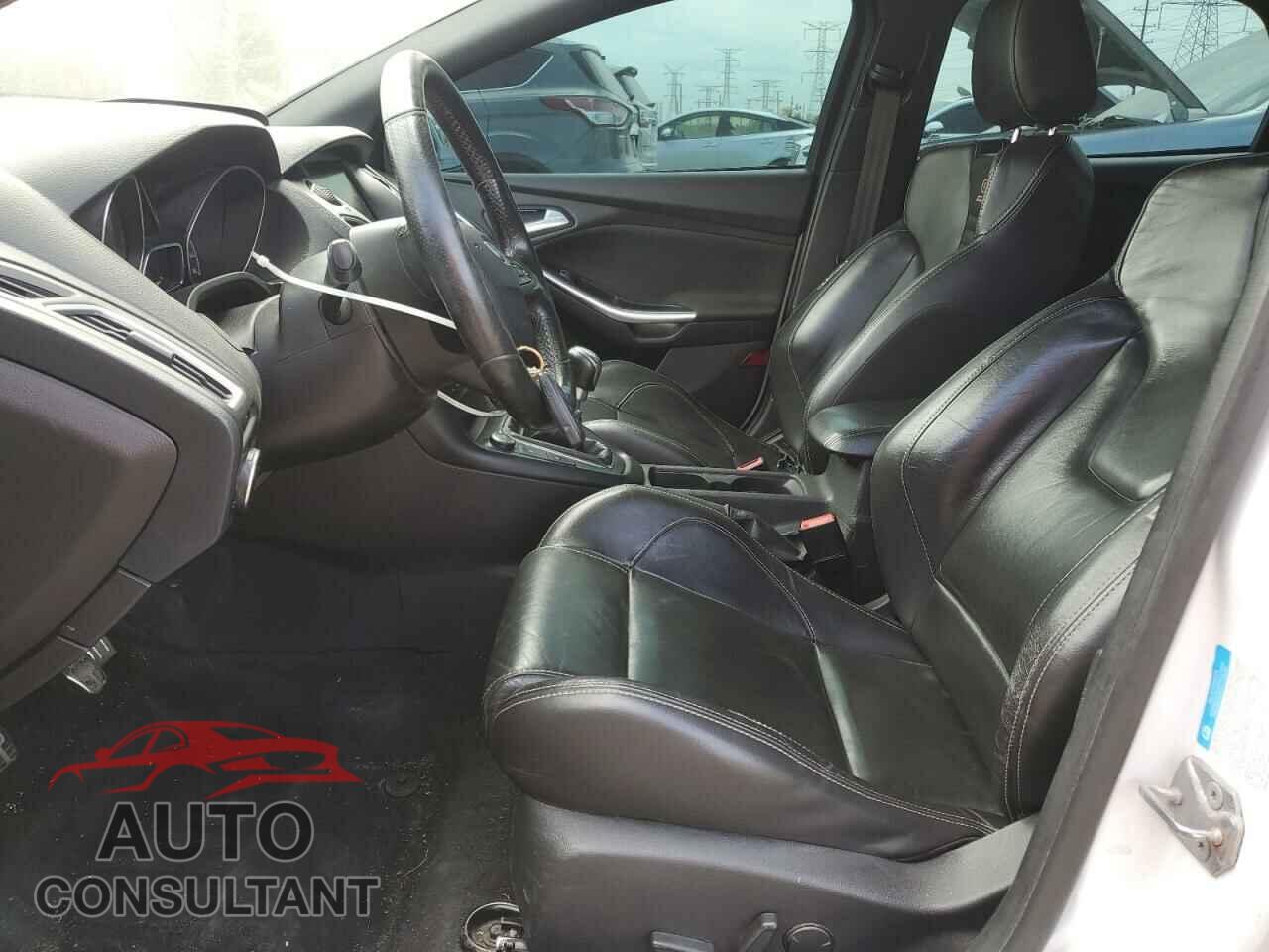FORD FOCUS 2015 - 1FADP3L98FL333584