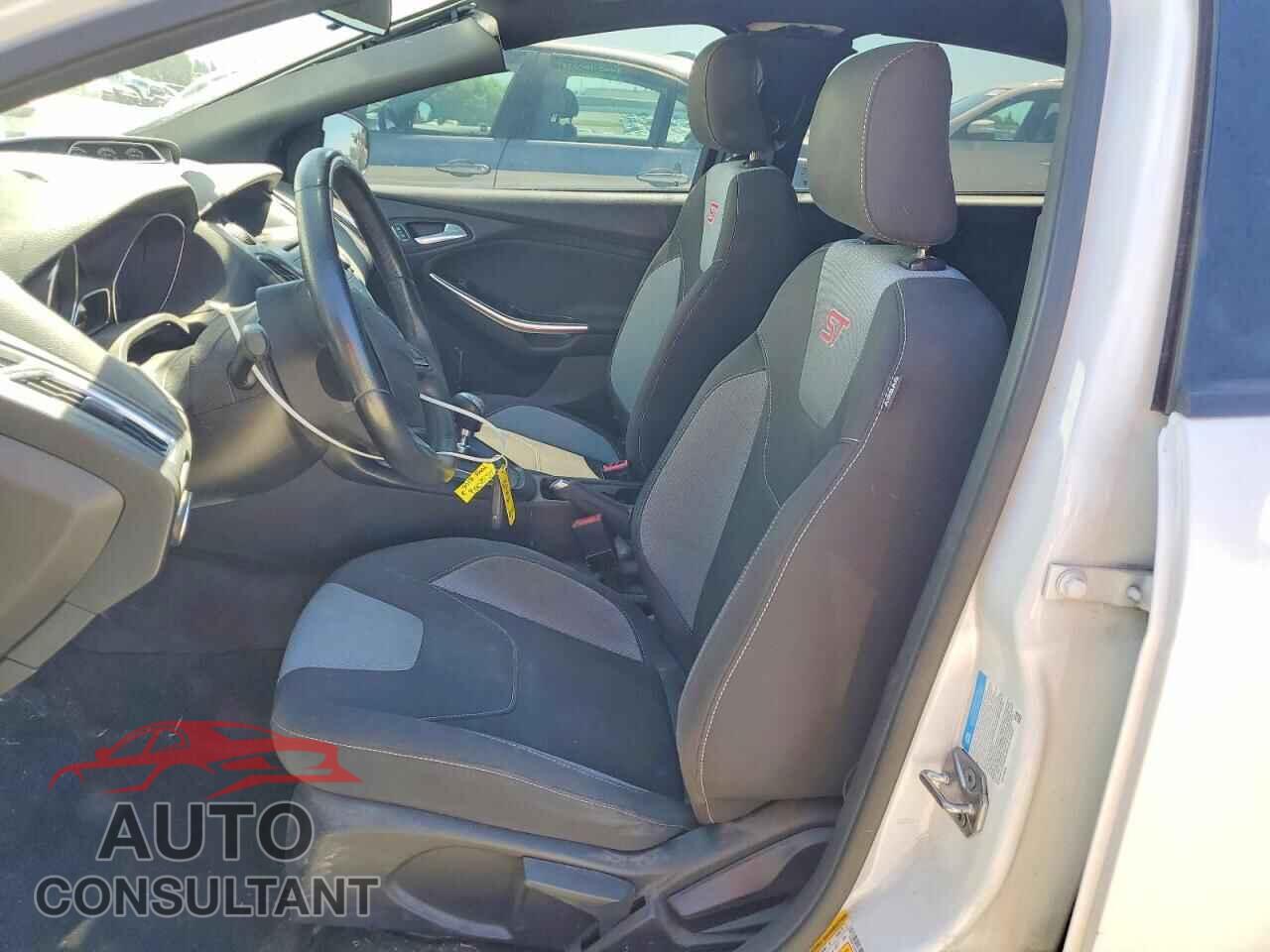 FORD FOCUS 2017 - 1FADP3L93HL292946