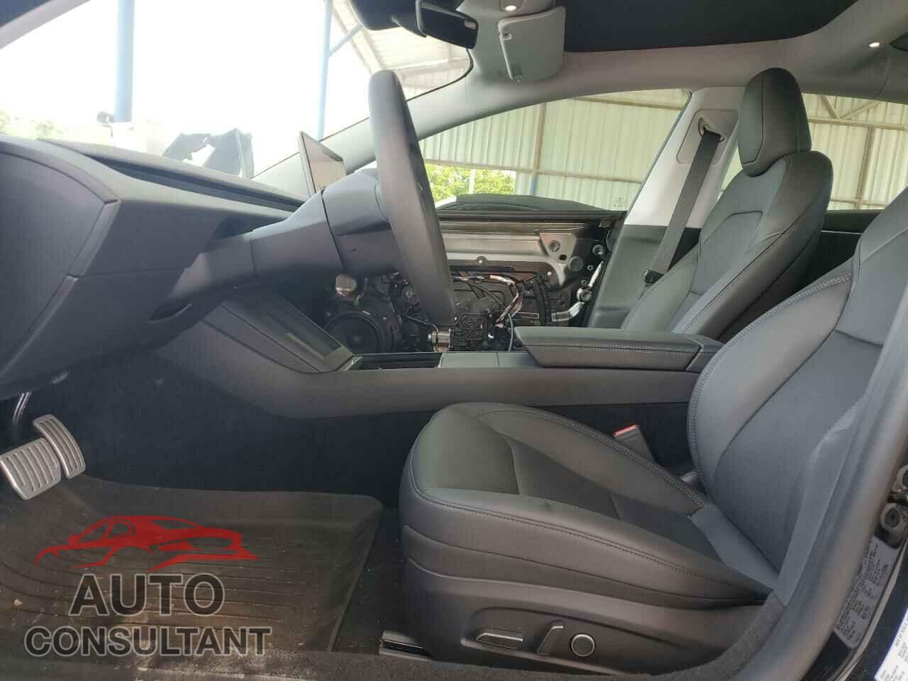 TESLA MODEL 3 2024 - 5YJ3E1EB8RF737962