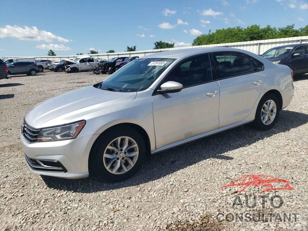 VOLKSWAGEN PASSAT 2018 - 1VWAA7A35JC015464