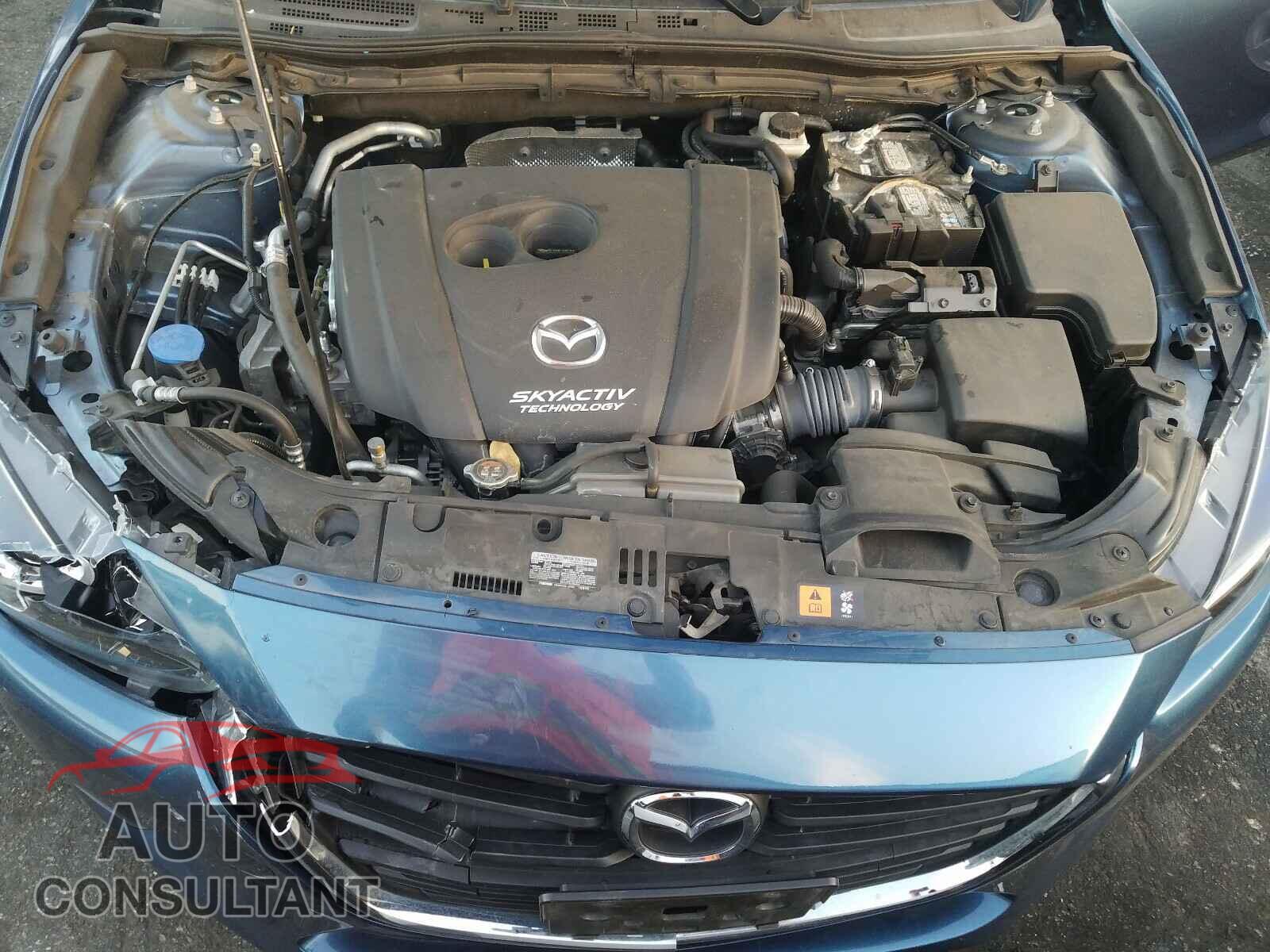 MAZDA 3 2018 - 3MZBN1U75JM166498