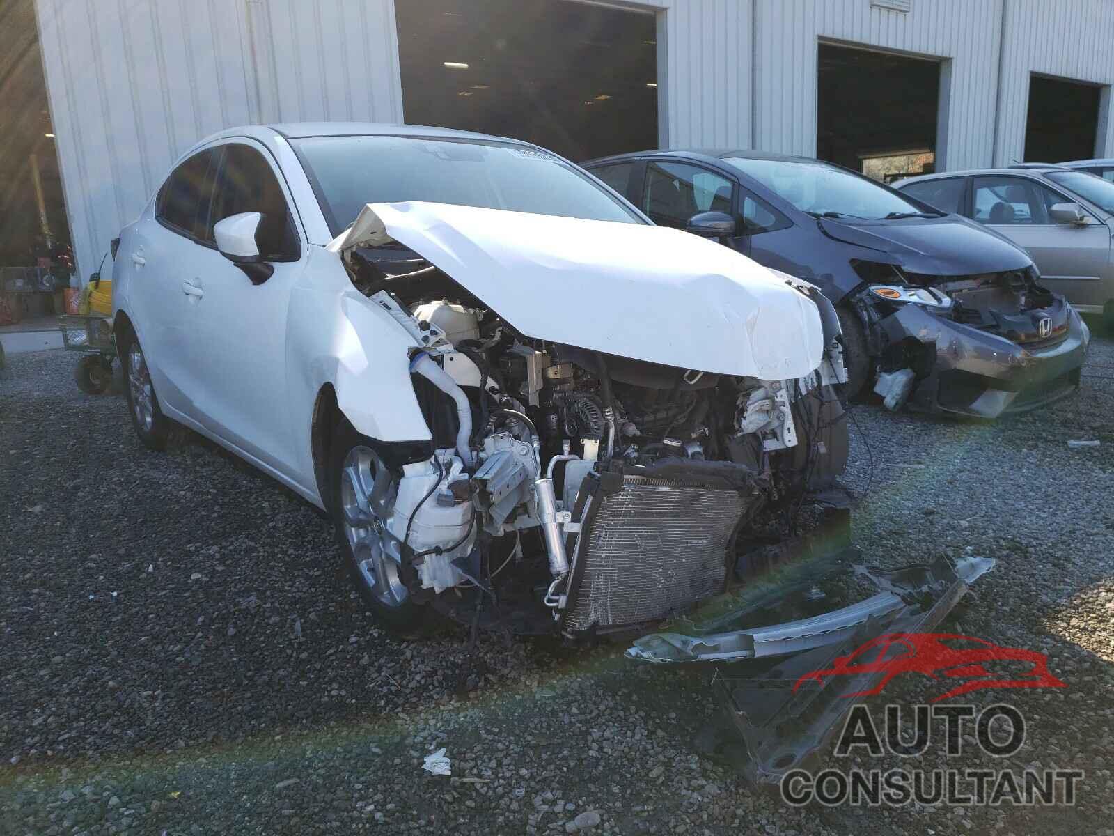 TOYOTA YARIS 2018 - 3MYDLBYV2JY332776