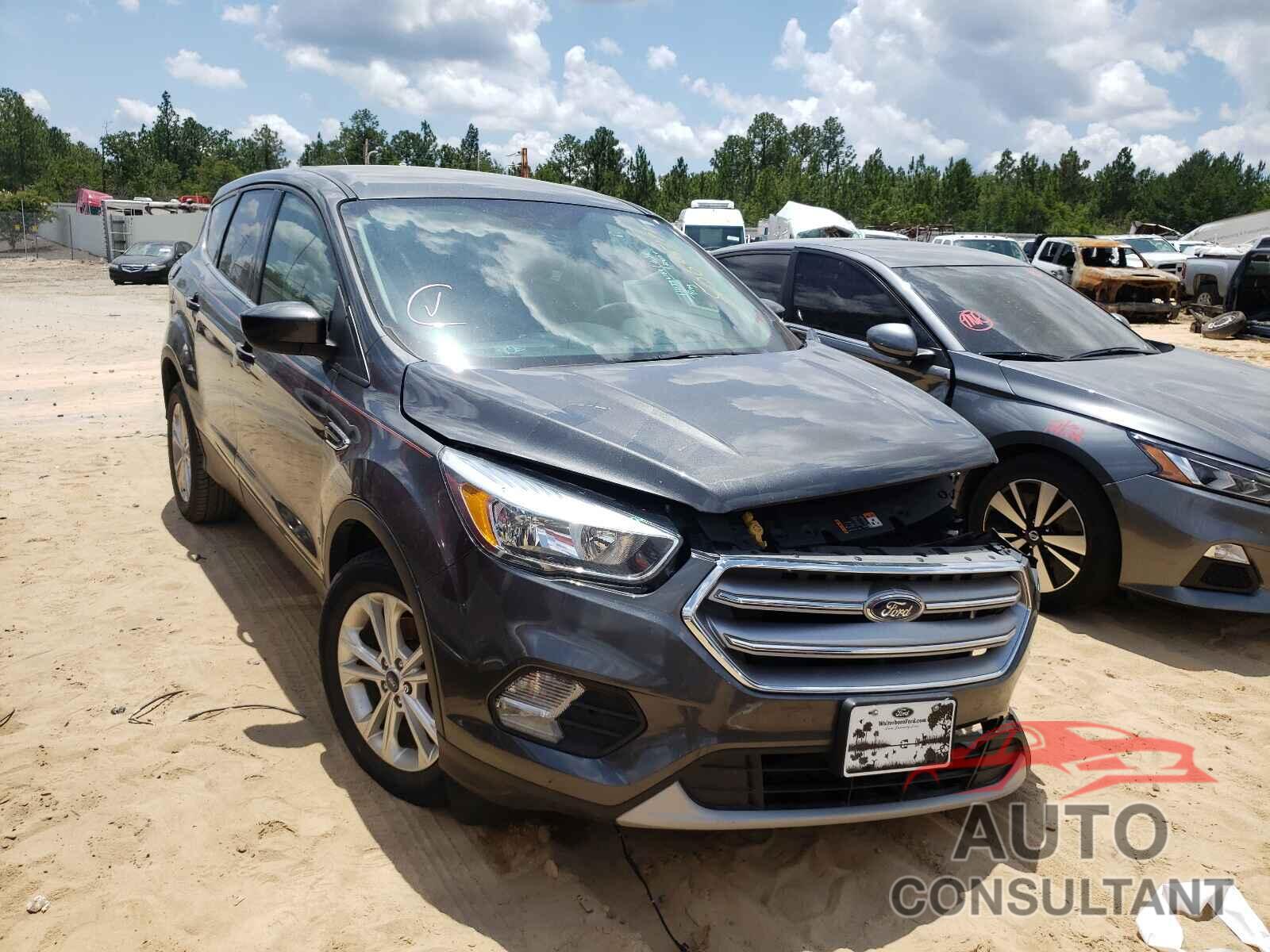 FORD ESCAPE 2017 - 1FMCU0GD5HUB34755