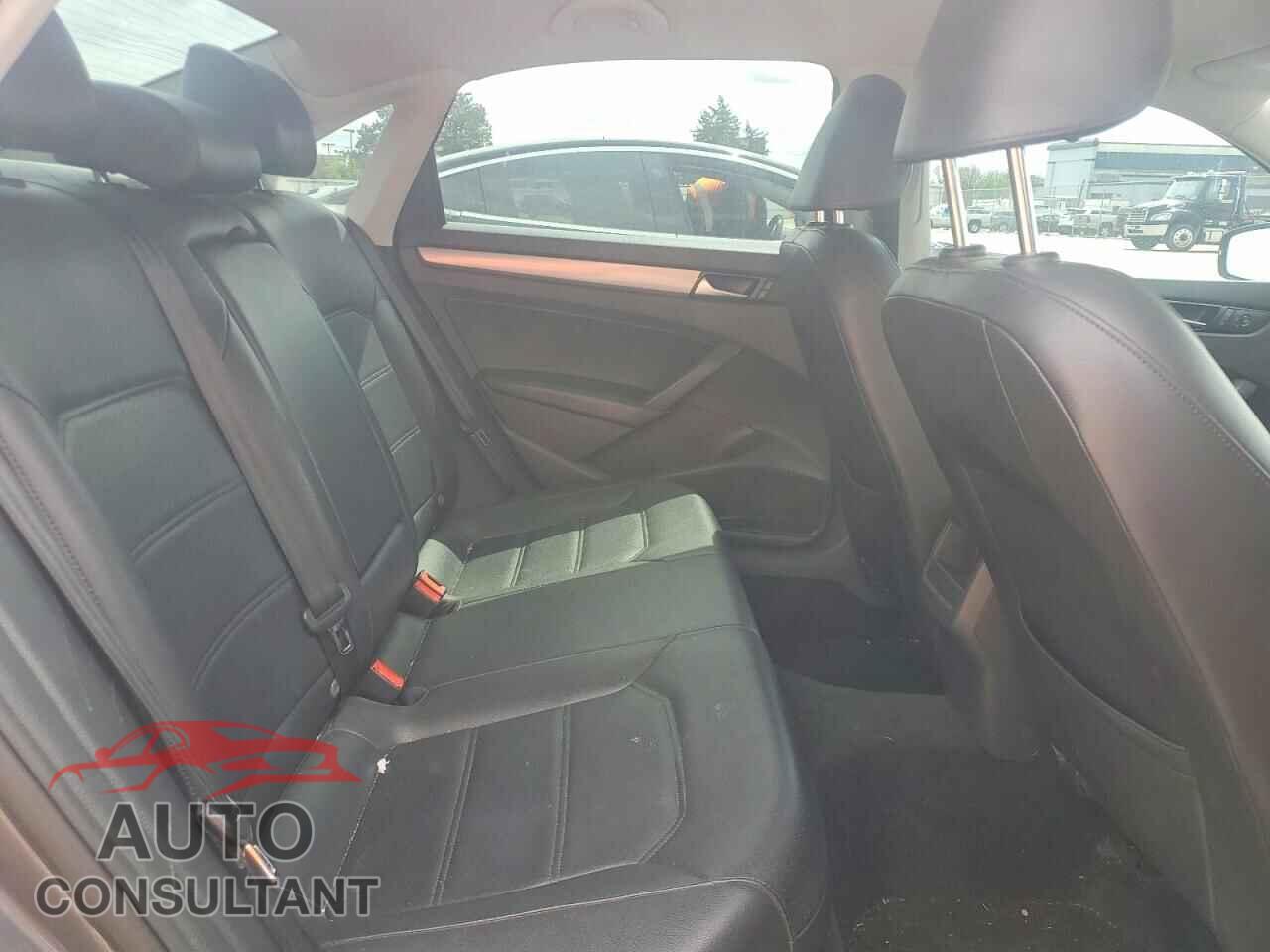 VOLKSWAGEN PASSAT 2015 - 1VWAT7A32FC029789