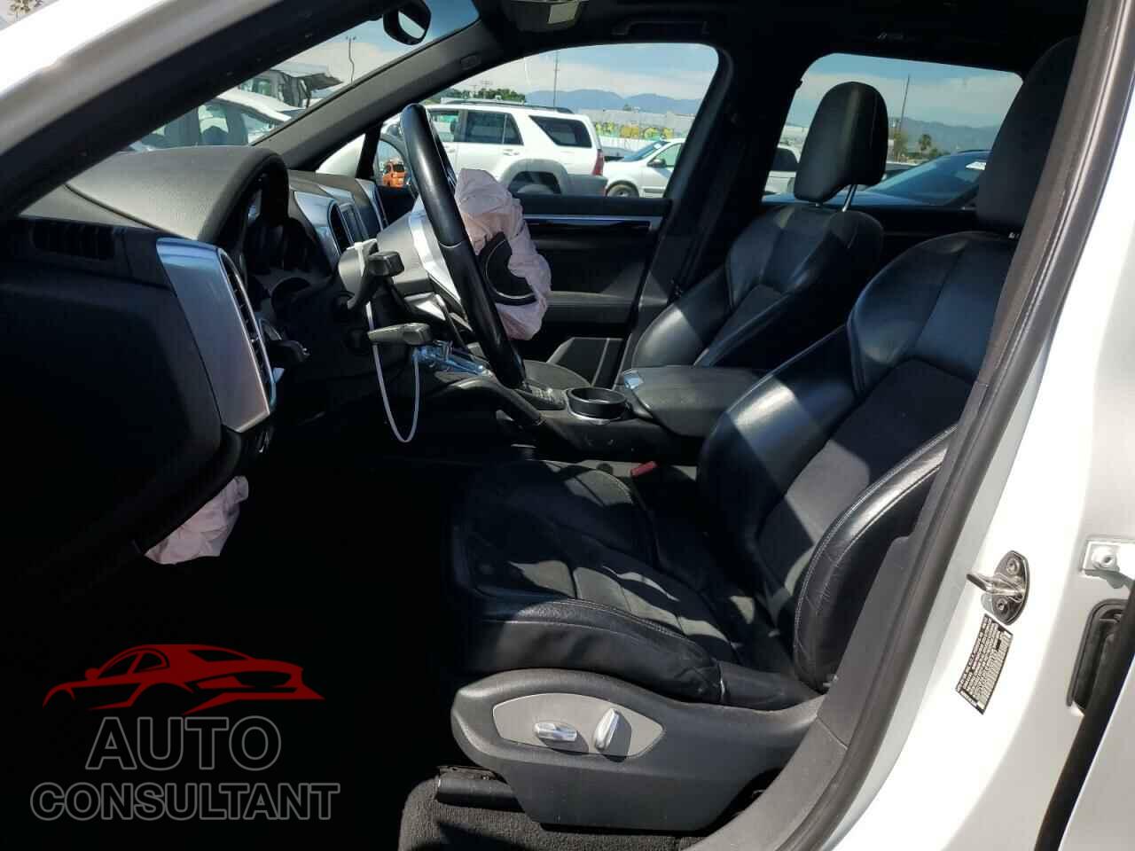 PORSCHE CAYENNE 2017 - WP1AA2A28HKA81597