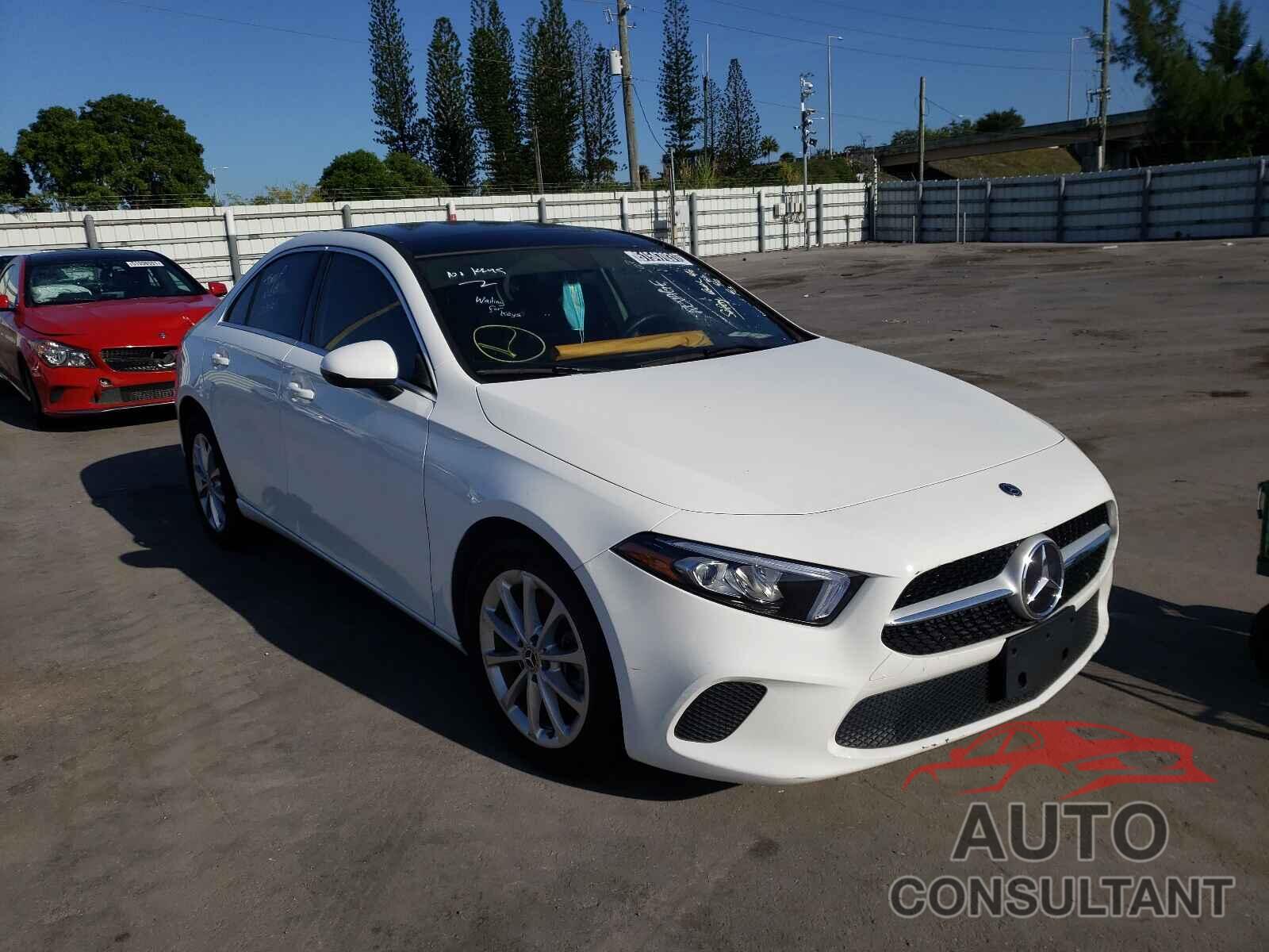 MERCEDES-BENZ A-CLASS 2019 - WDD3G4FB3KW024078