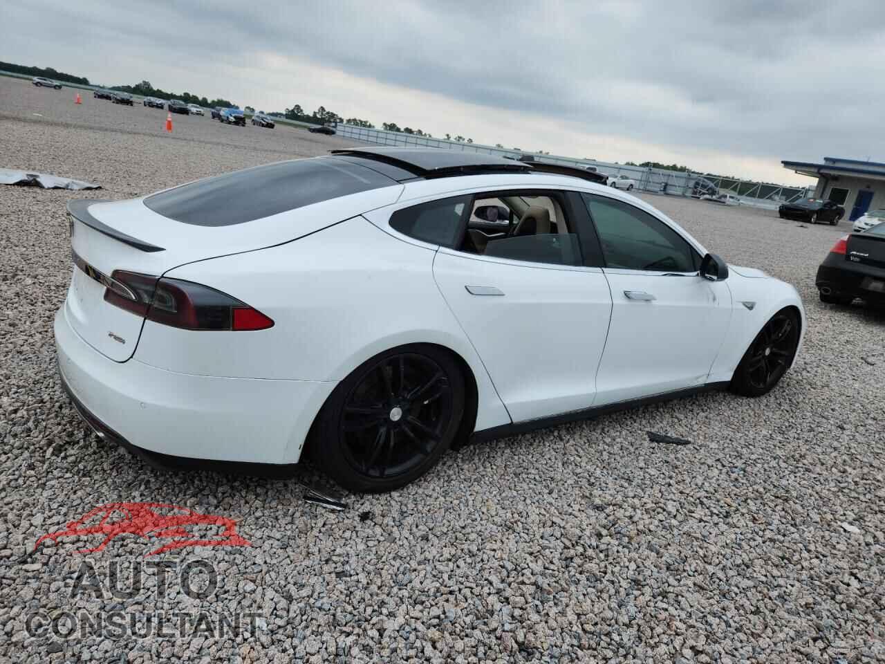 TESLA MODEL S 2013 - 5YJSA1CP0DFP24928