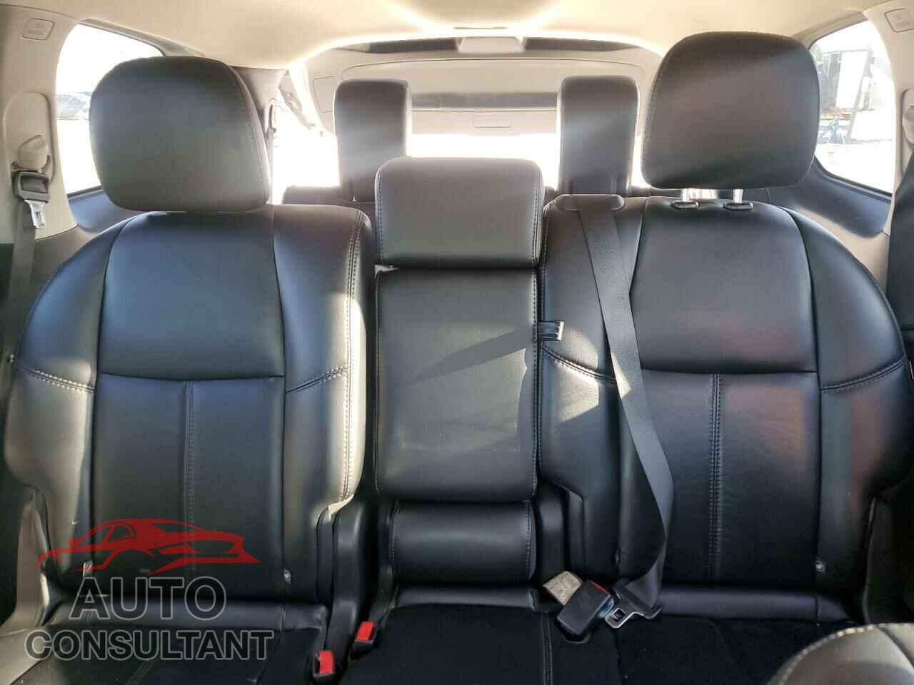 NISSAN PATHFINDER 2015 - 5N1AR2MN1FC714380