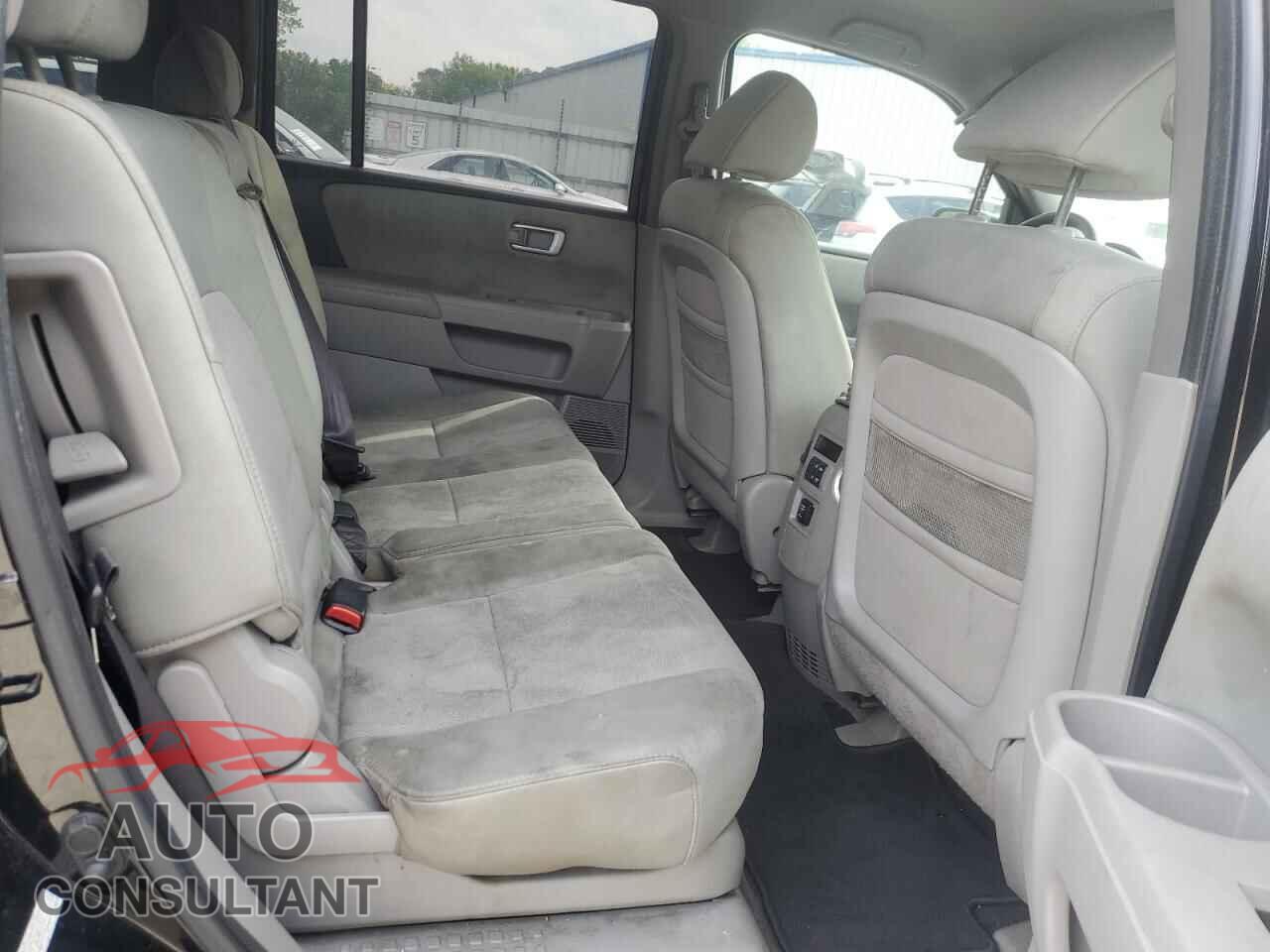 HONDA PILOT 2011 - 5FNYF3H24BB045312