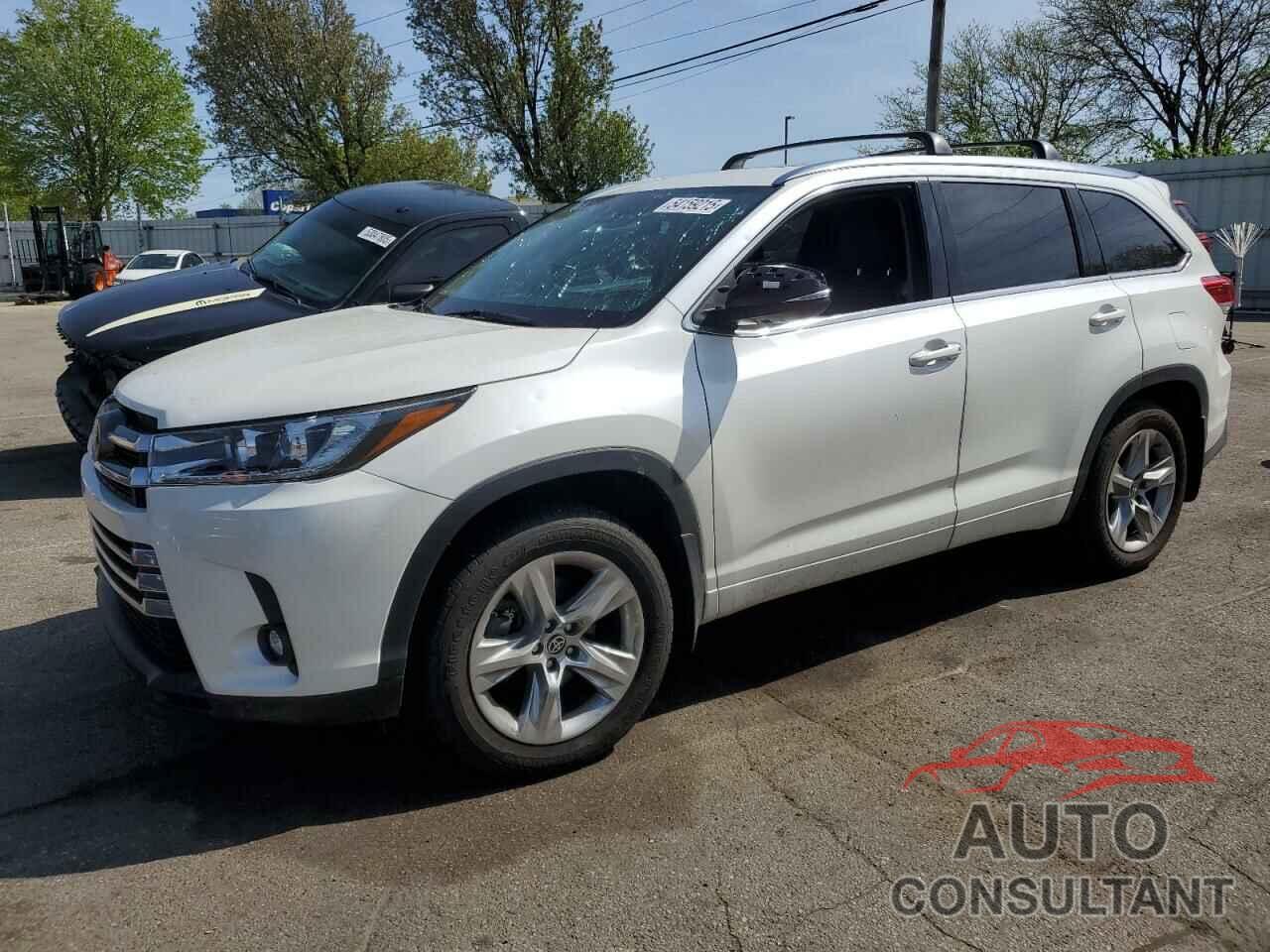 TOYOTA HIGHLANDER 2019 - 5TDDZRFH7KS744204